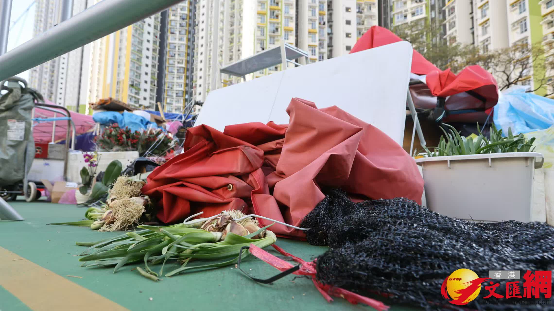 深水埗長沙灣遊樂場年宵市場重開情況。(香港文匯報記者黃艾力 攝) 深水埗長沙灣遊樂場年宵市場重開情況。(香港文匯報記者黃艾力 攝)