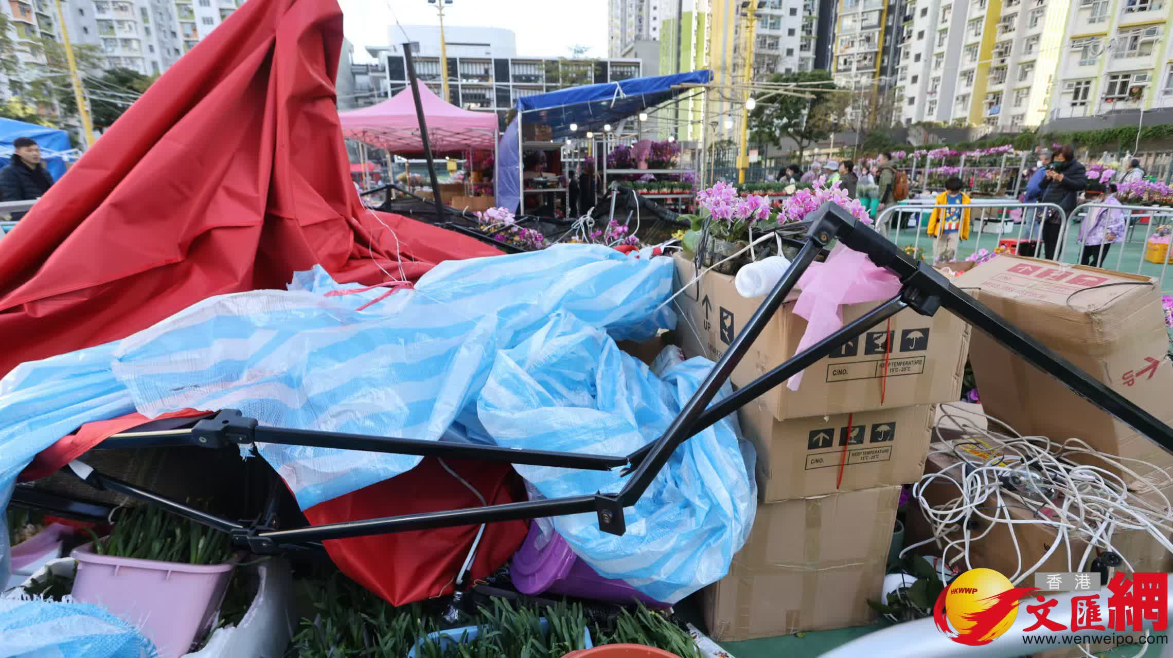 深水埗長沙灣遊樂場年宵市場重開情況。(香港文匯報記者黃艾力 攝) 深水埗長沙灣遊樂場年宵市場重開情況。(香港文匯報記者黃艾力 攝)