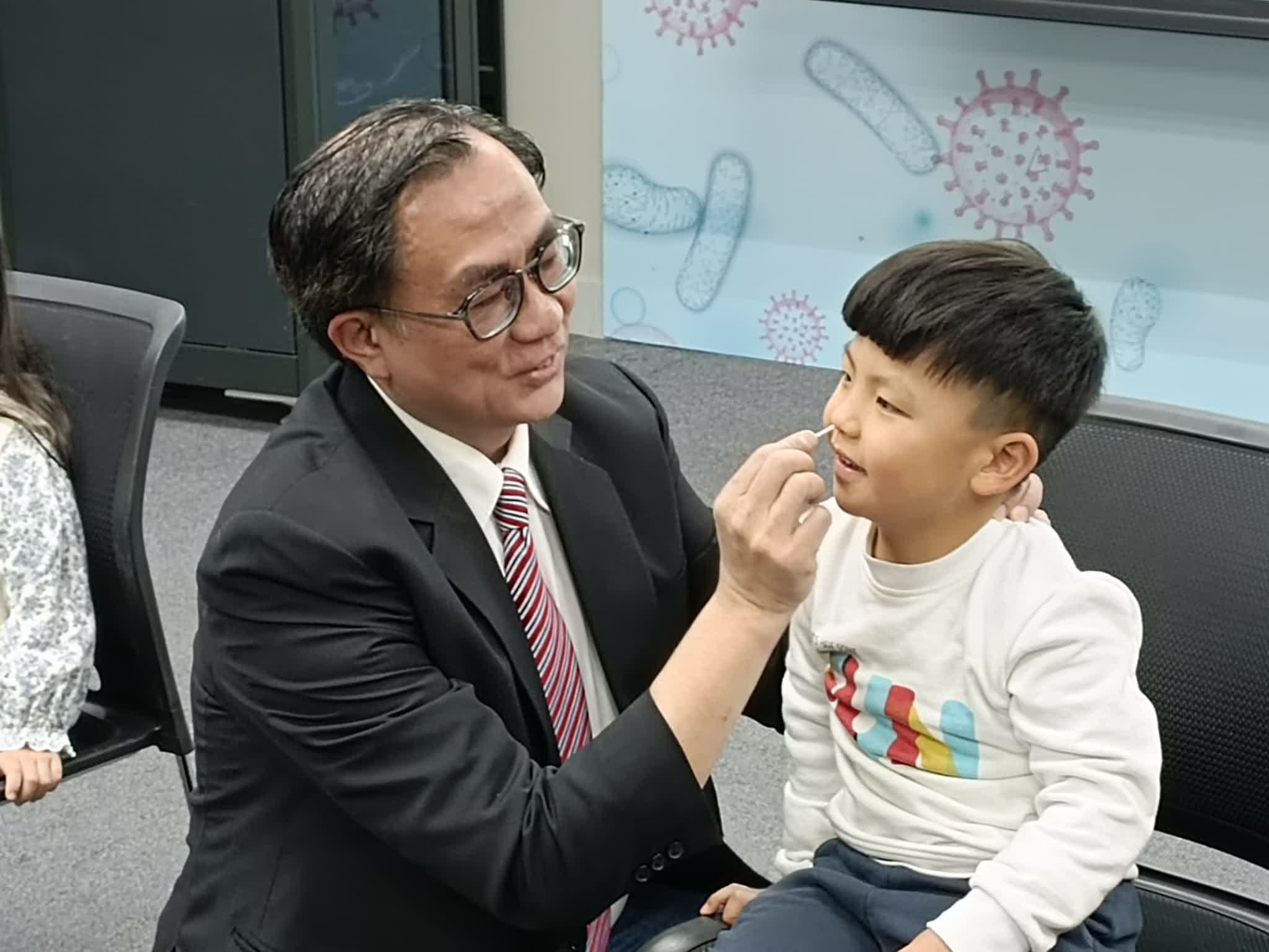 專家指疫症夾擊有病徵應做快測 惟慎防「假陰性」 - 香港 - 香港文匯網