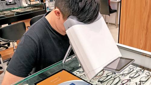 近視度數竟能倒退？香港科學家突破性發現紅光療法