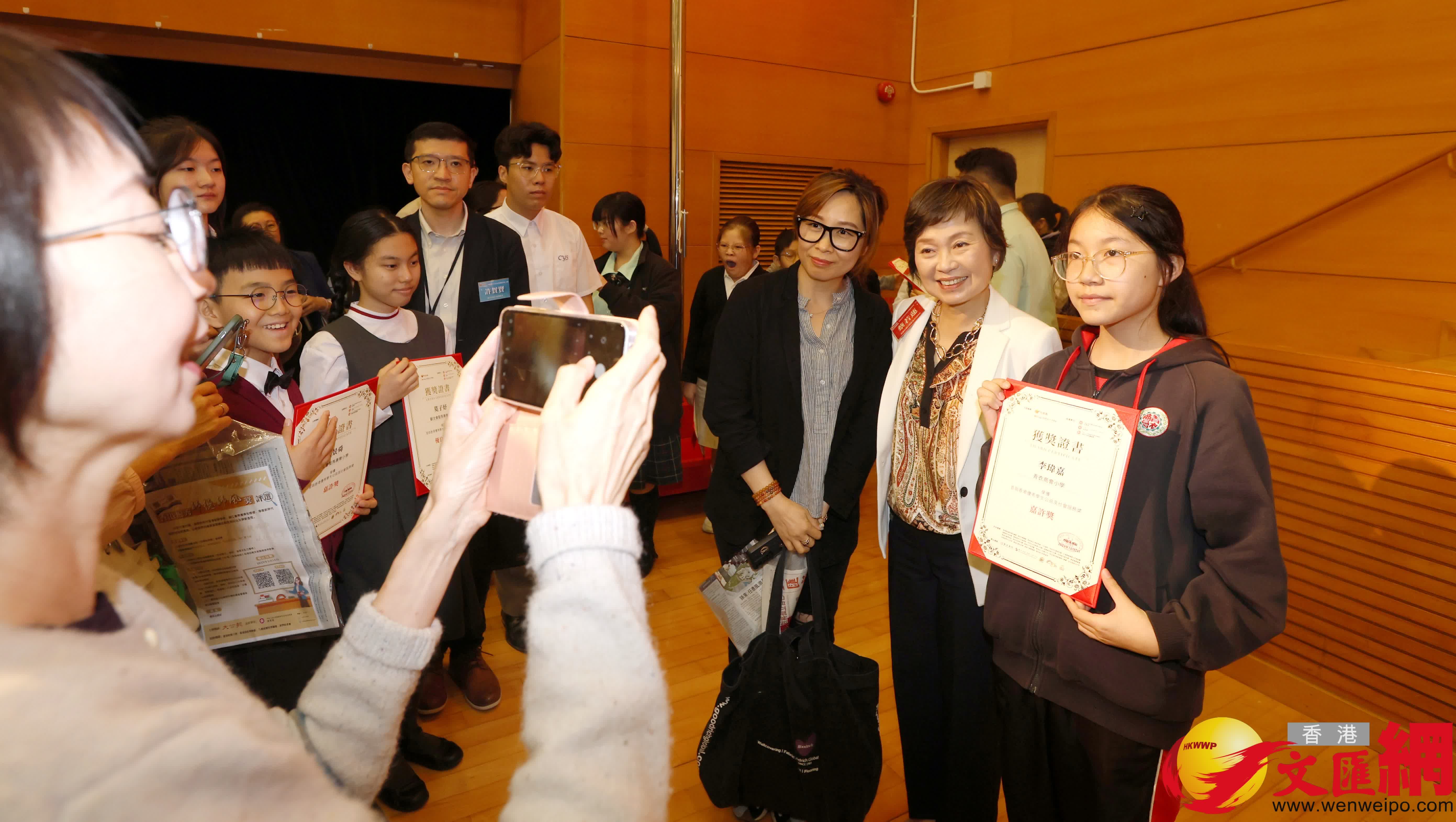 學生公益服務獎頒獎禮精彩回放。(香港文匯報記者曾興偉攝)