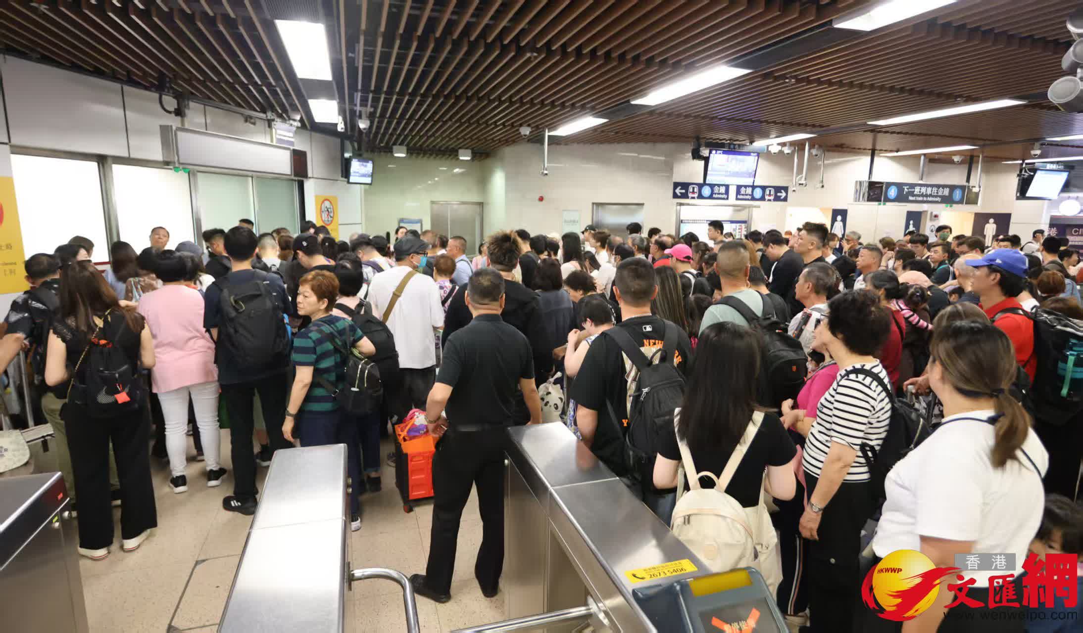 復活節長假期結束,羅湖站回港情況。(香港文匯報記者黃艾力攝) 復活節長假期結束,羅湖站回港情況。(香港文匯報記者黃艾力攝)