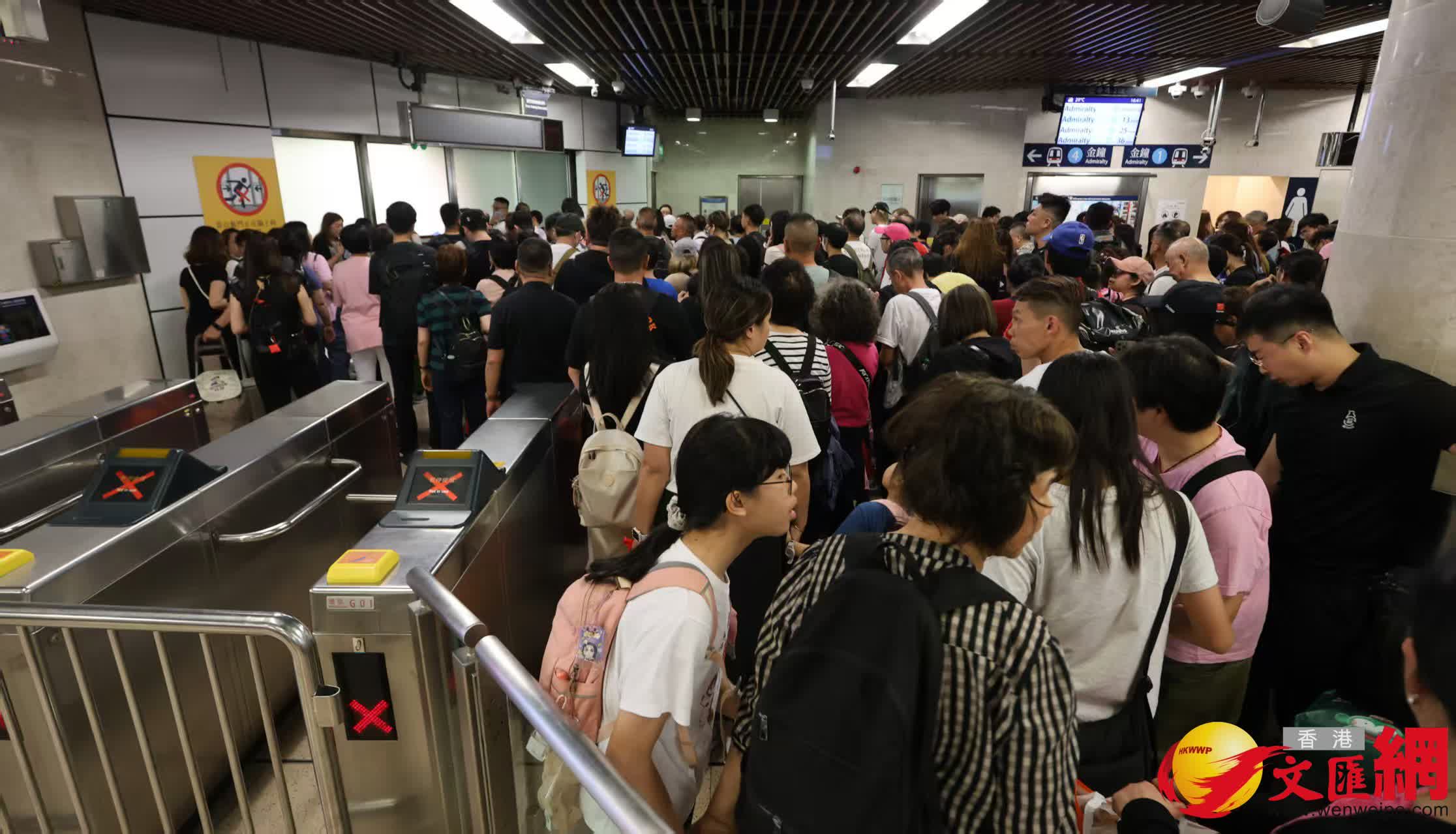 復活節長假期結束,羅湖站回港情況。(香港文匯報記者黃艾力攝) 復活節長假期結束,羅湖站回港情況。(香港文匯報記者黃艾力攝)