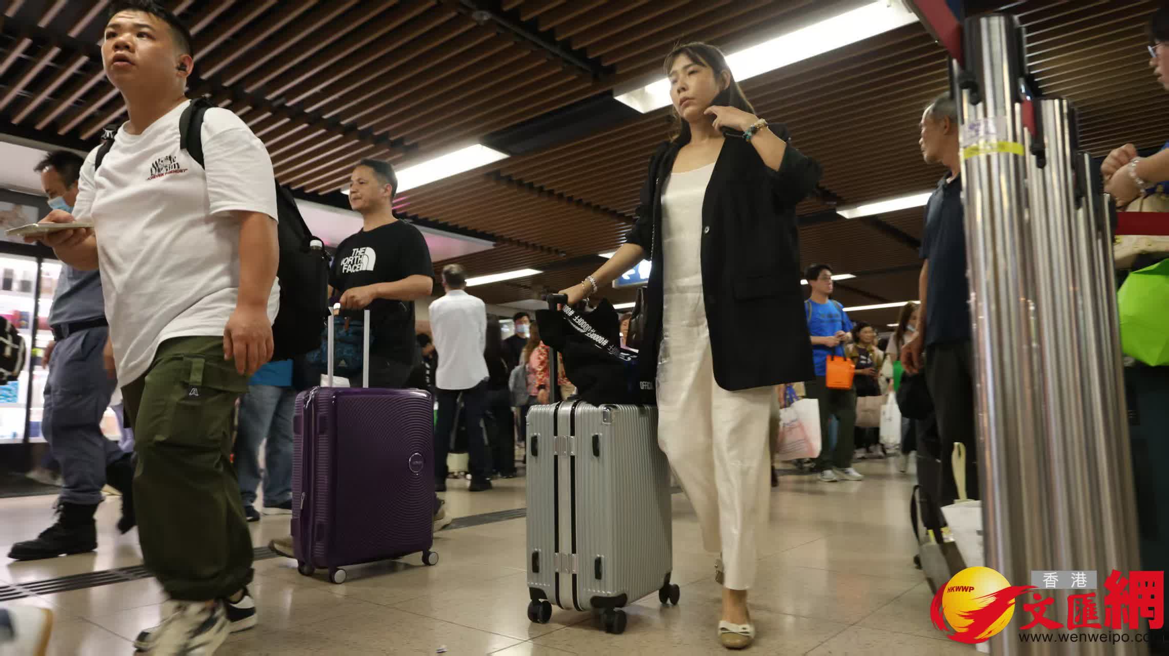 復活節長假期結束,羅湖站回港情況。(香港文匯報記者黃艾力攝) 復活節長假期結束,羅湖站回港情況。(香港文匯報記者黃艾力攝)