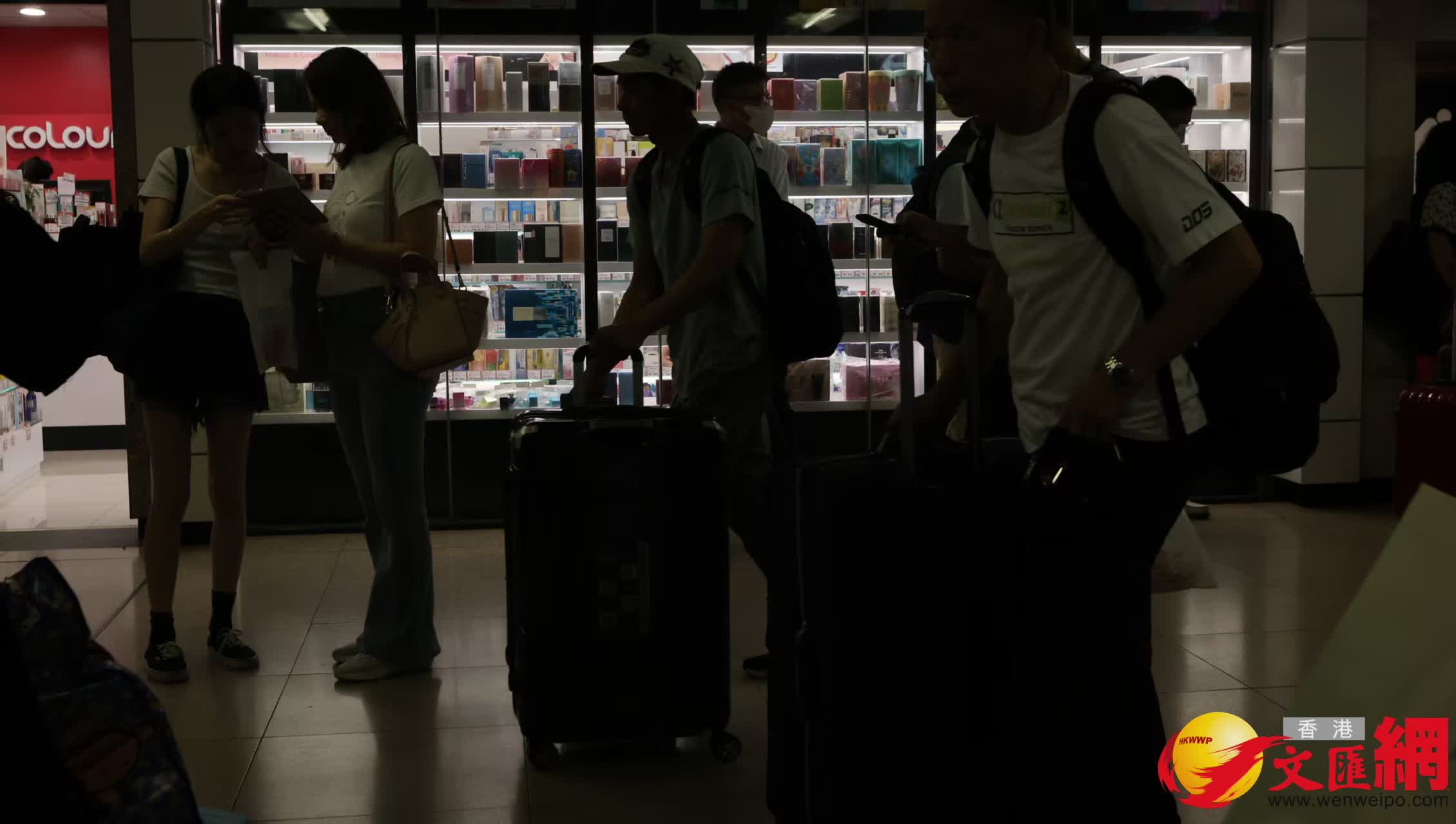 復活節長假期結束,羅湖站回港情況。(香港文匯報記者黃艾力攝) 復活節長假期結束,羅湖站回港情況。(香港文匯報記者黃艾力攝)
