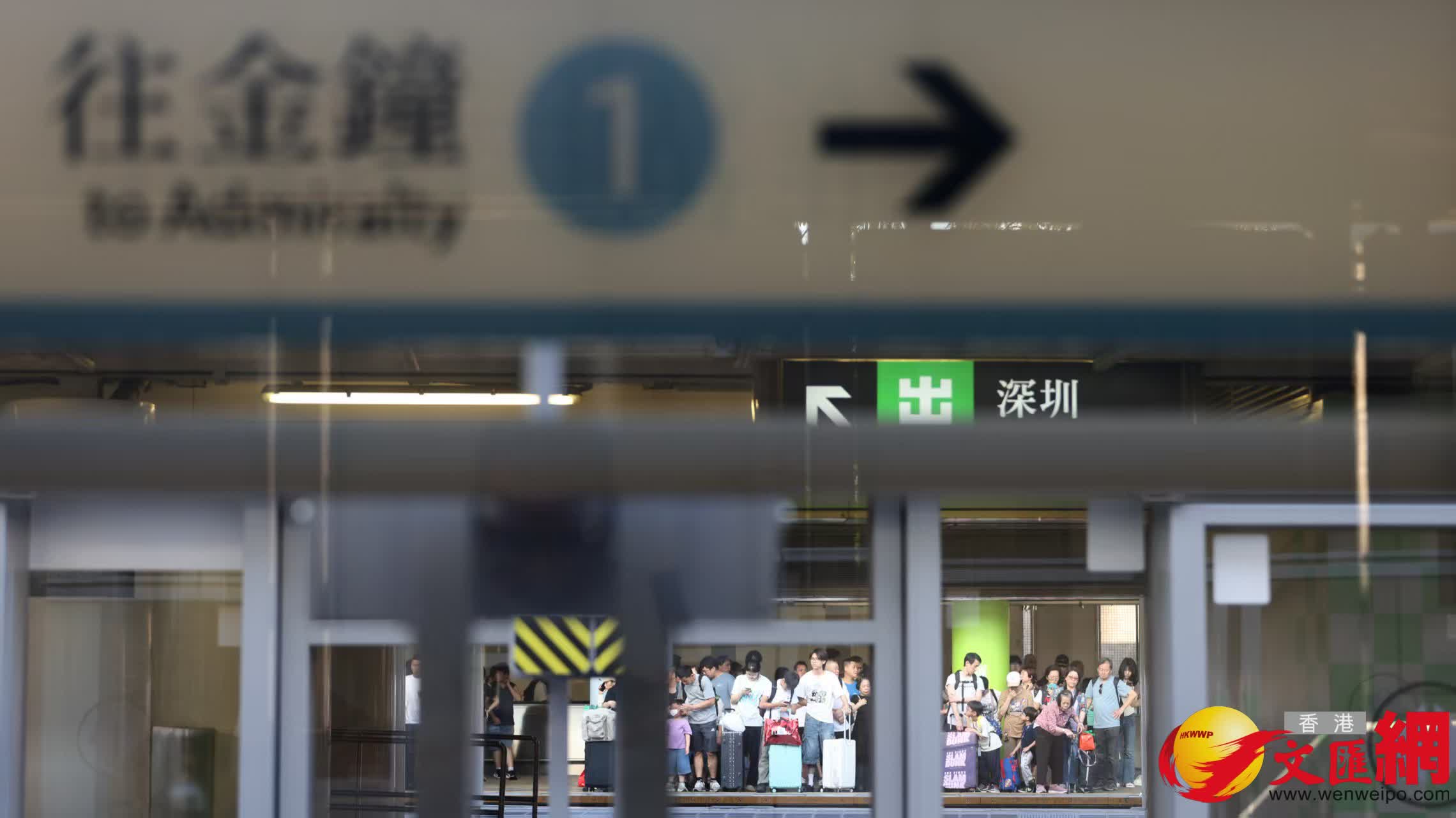 復活節長假期結束,羅湖站回港情況。(香港文匯報記者黃艾力 攝) 復活節長假期結束,羅湖站回港情況。(香港文匯報記者黃艾力 攝)
