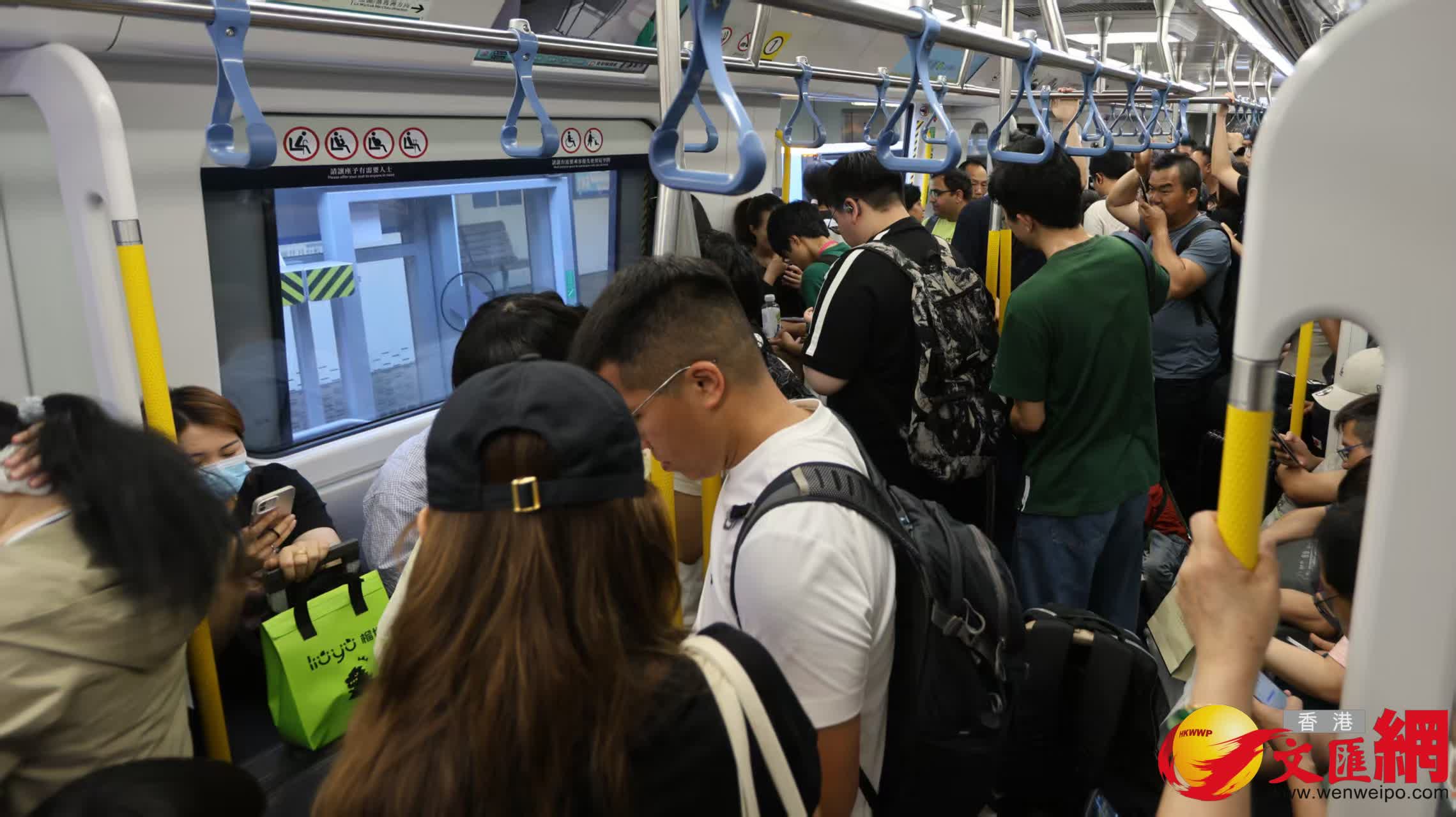復活節長假期結束,羅湖站回港情況。(香港文匯報記者黃艾力 攝) 復活節長假期結束,羅湖站回港情況。(香港文匯報記者黃艾力 攝)