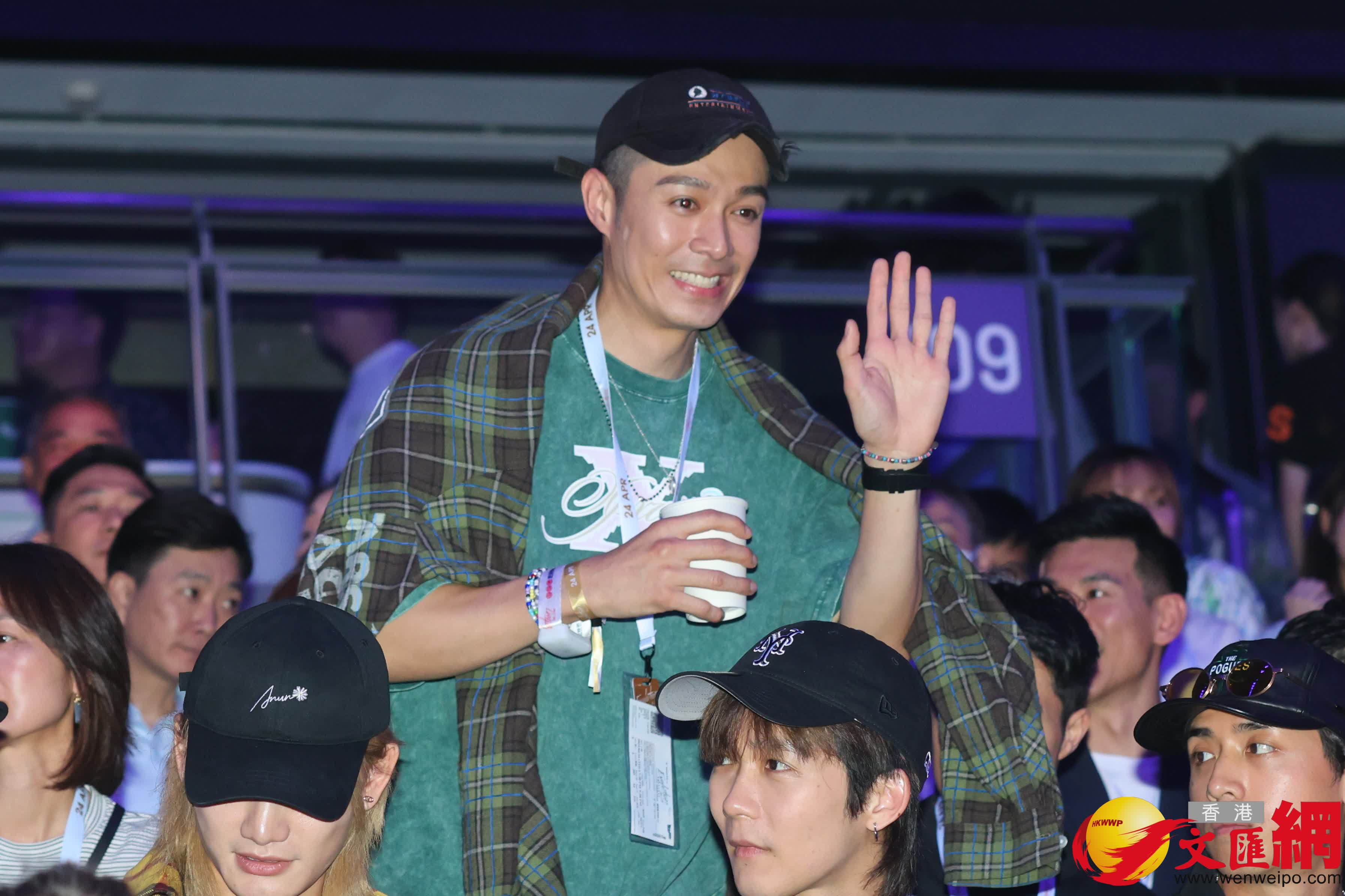 謝霆鋒演唱會星光熠熠,多位明星捧場。 (香港文匯報記者北山彥 攝) 謝霆鋒演唱會星光熠熠,多位明星捧場。 (香港文匯報記者北山彥 攝)