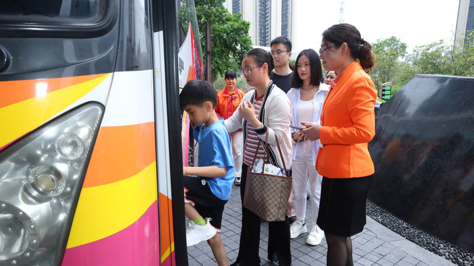 「上午逛中環、下午遊光明」　光明⇌香港首條跨境巴士正式啟航