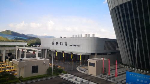 「五一」假期全國口岸日均出入境人員將達215萬人次