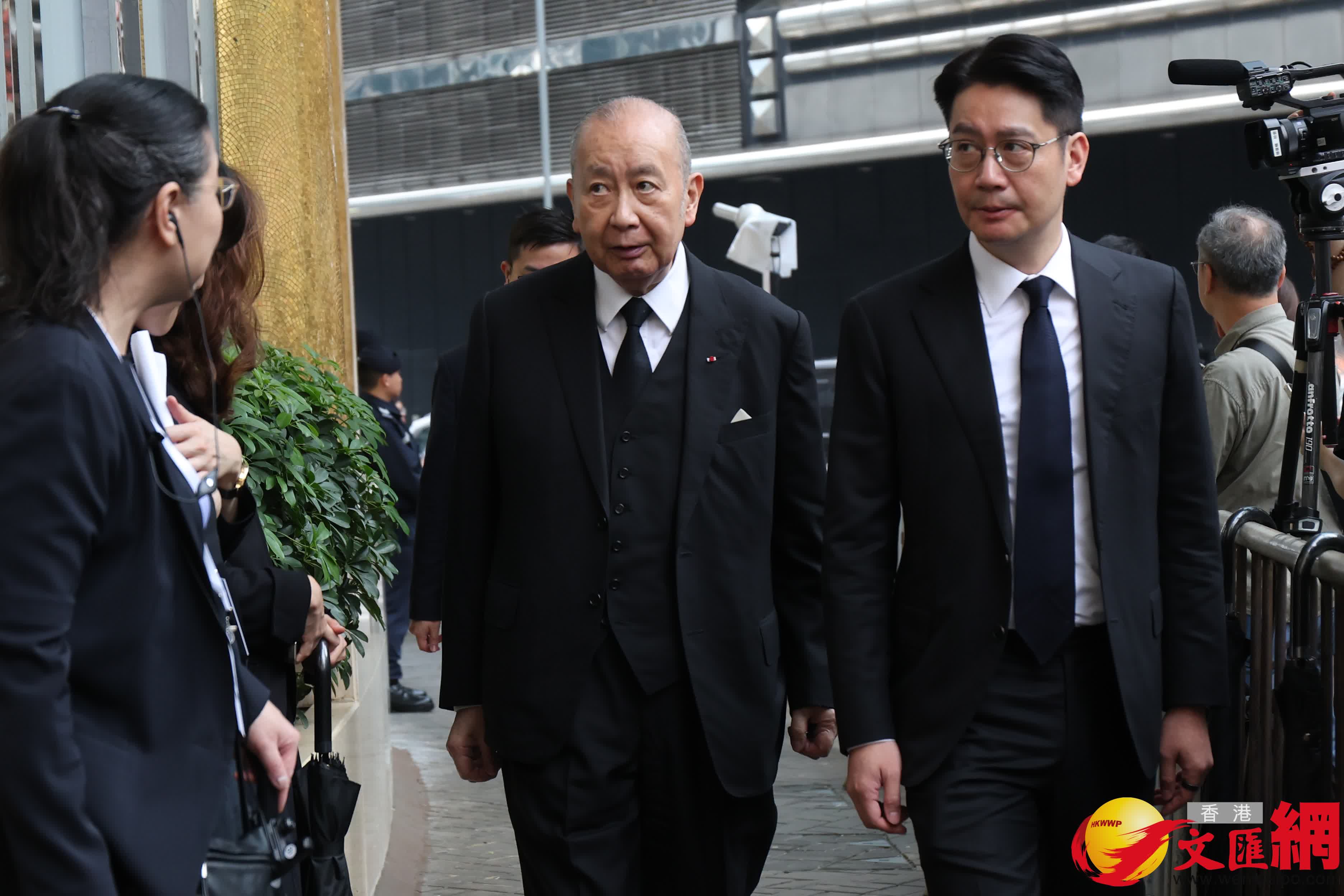 東亞銀行執行主席李國寶及東亞銀行聯席行政總裁李民斌。（香港文匯報記者萬霜靈 攝）