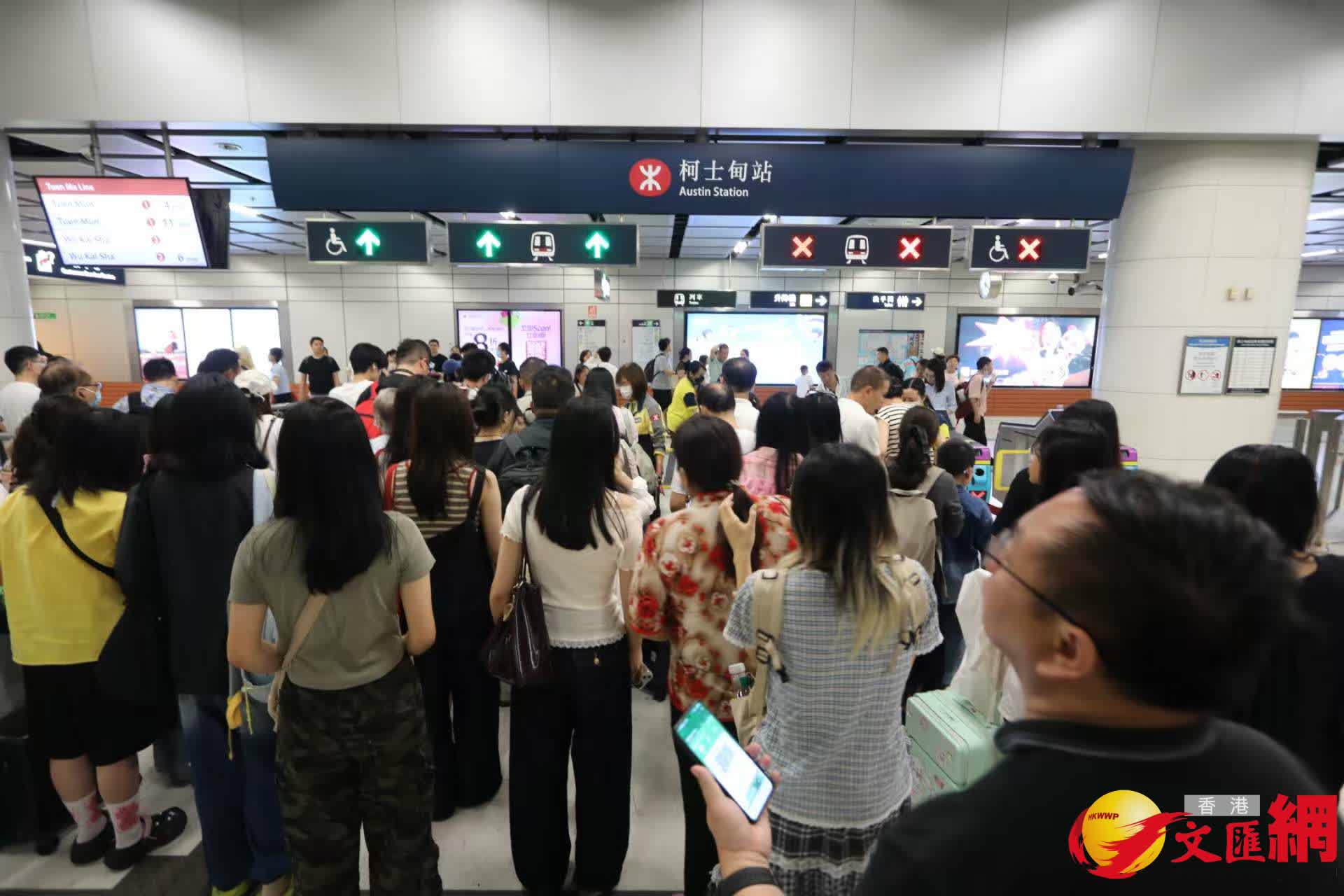 西九龍高鐵站旅客到港情況。（香港文匯報記者黃艾力攝）