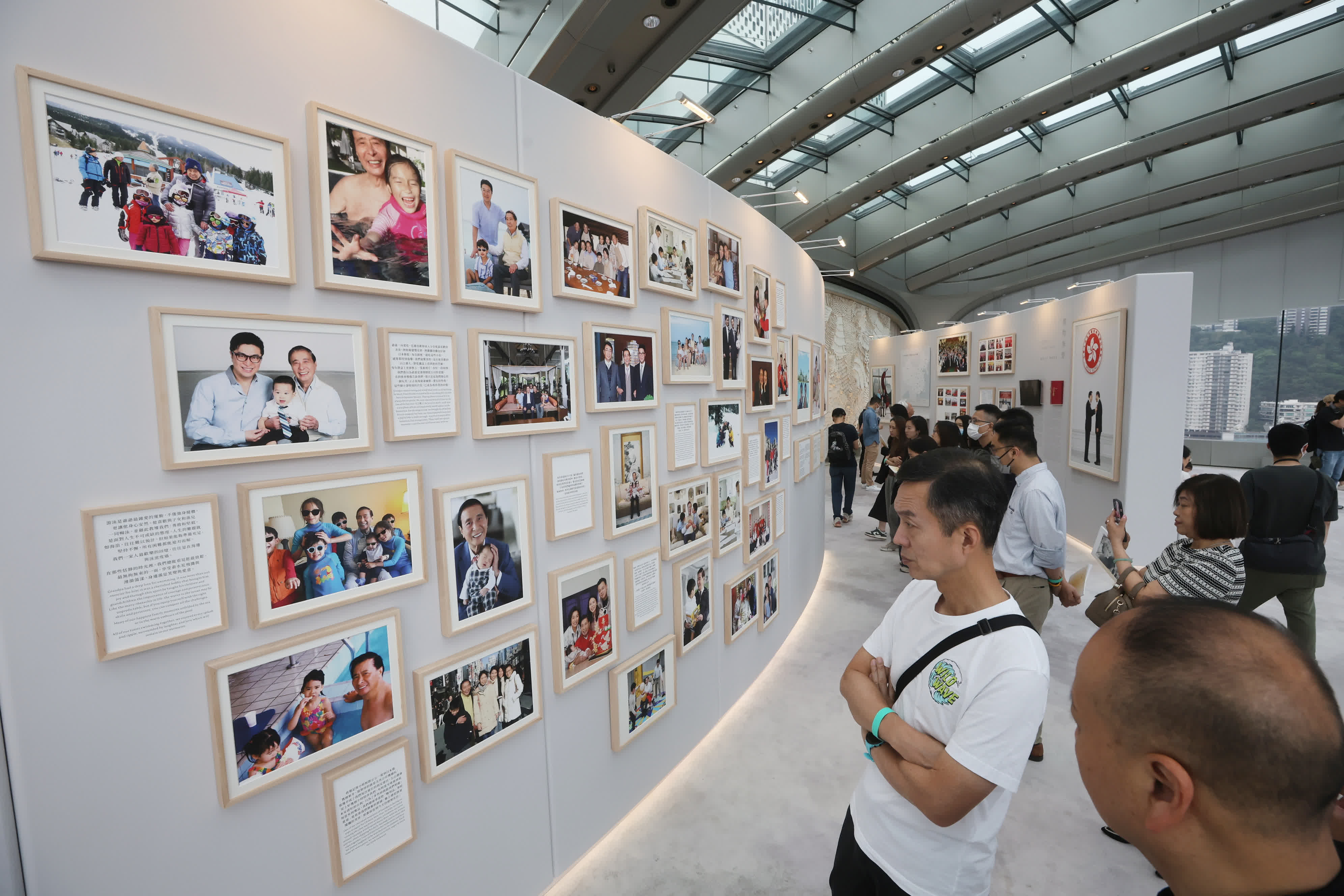 恒基地產舉辦《李兆基博士紀念展 — 和光同塵》，透過展覽緬懷李兆基博士傳奇的一生。 （香港文匯報記者郭木又攝）
