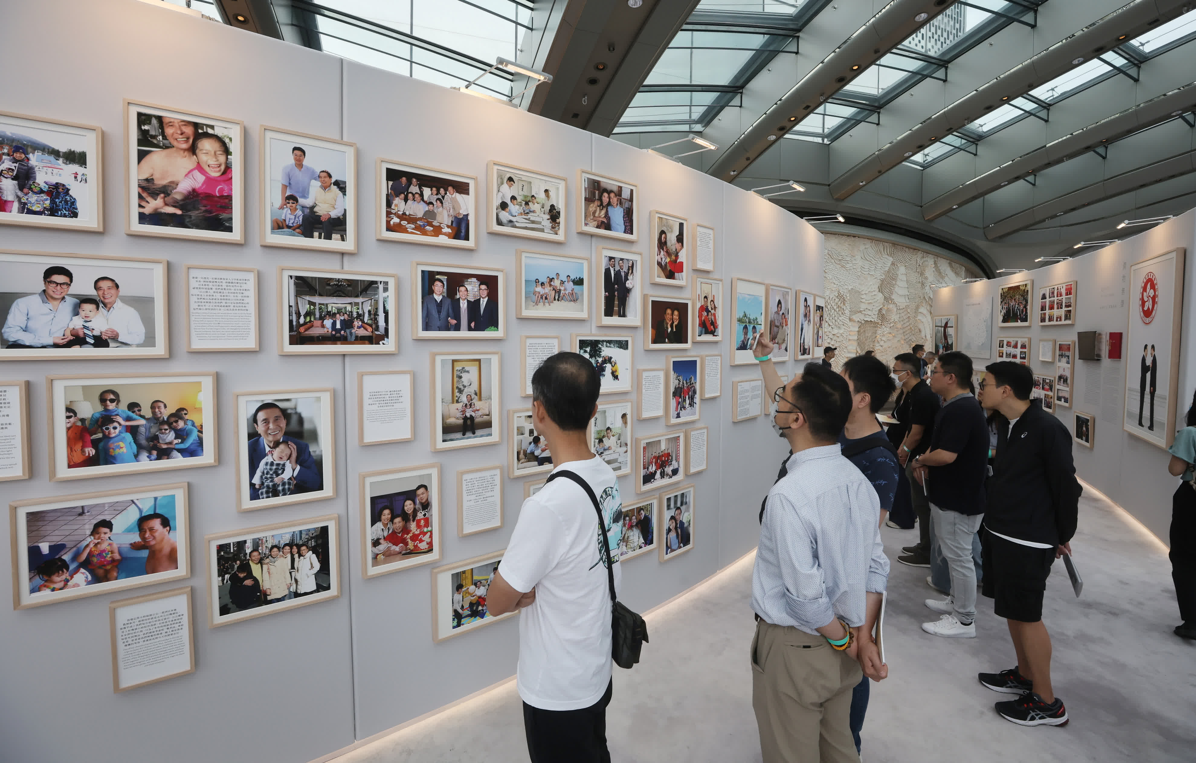 恒基地產舉辦《李兆基博士紀念展 — 和光同塵》，透過展覽緬懷李兆基博士傳奇的一生。 （香港文匯報記者郭木又攝）
