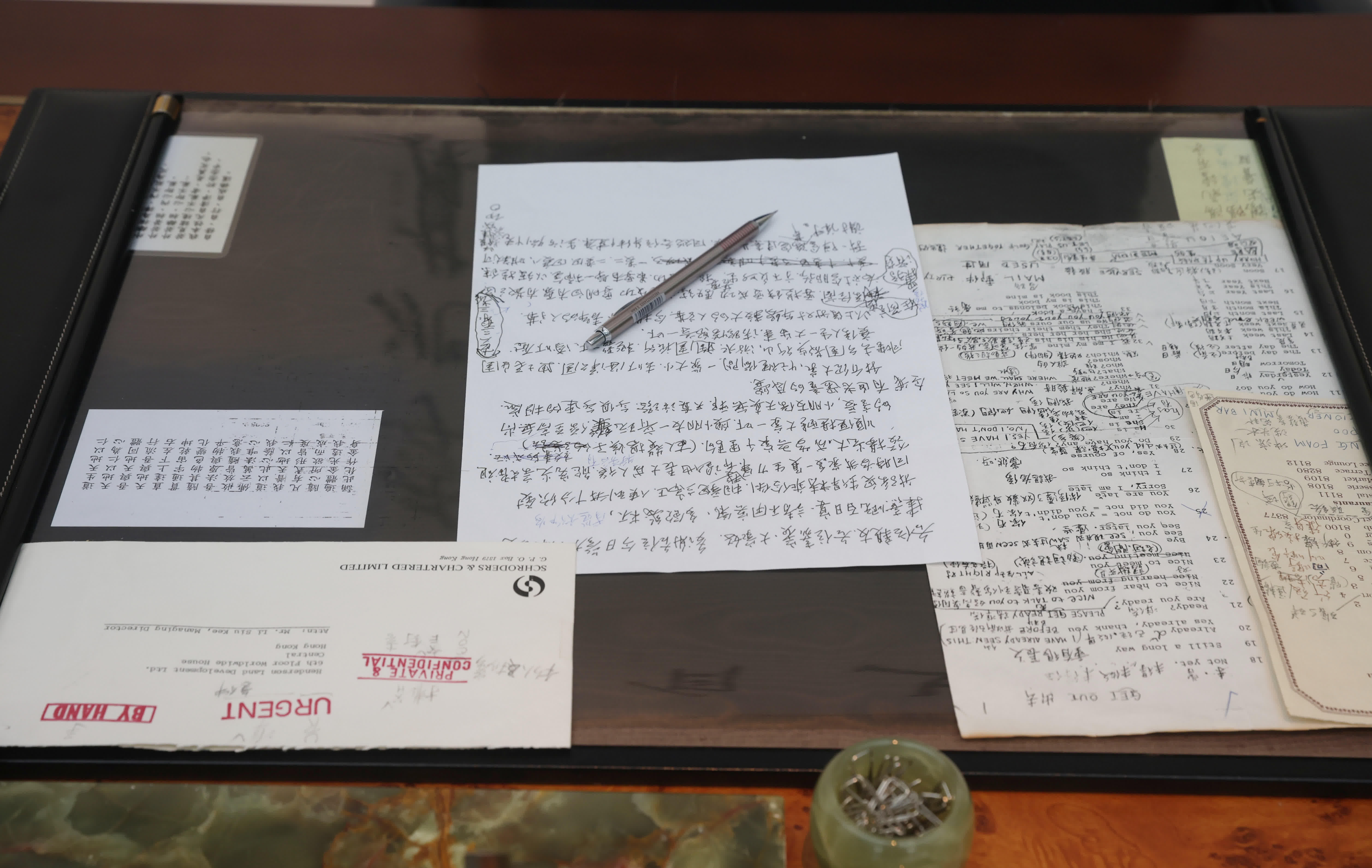 恒基地產舉辦《李兆基博士紀念展 — 和光同塵》，透過展覽緬懷李兆基博士傳奇的一生。 （香港文匯報記者郭木又攝）
