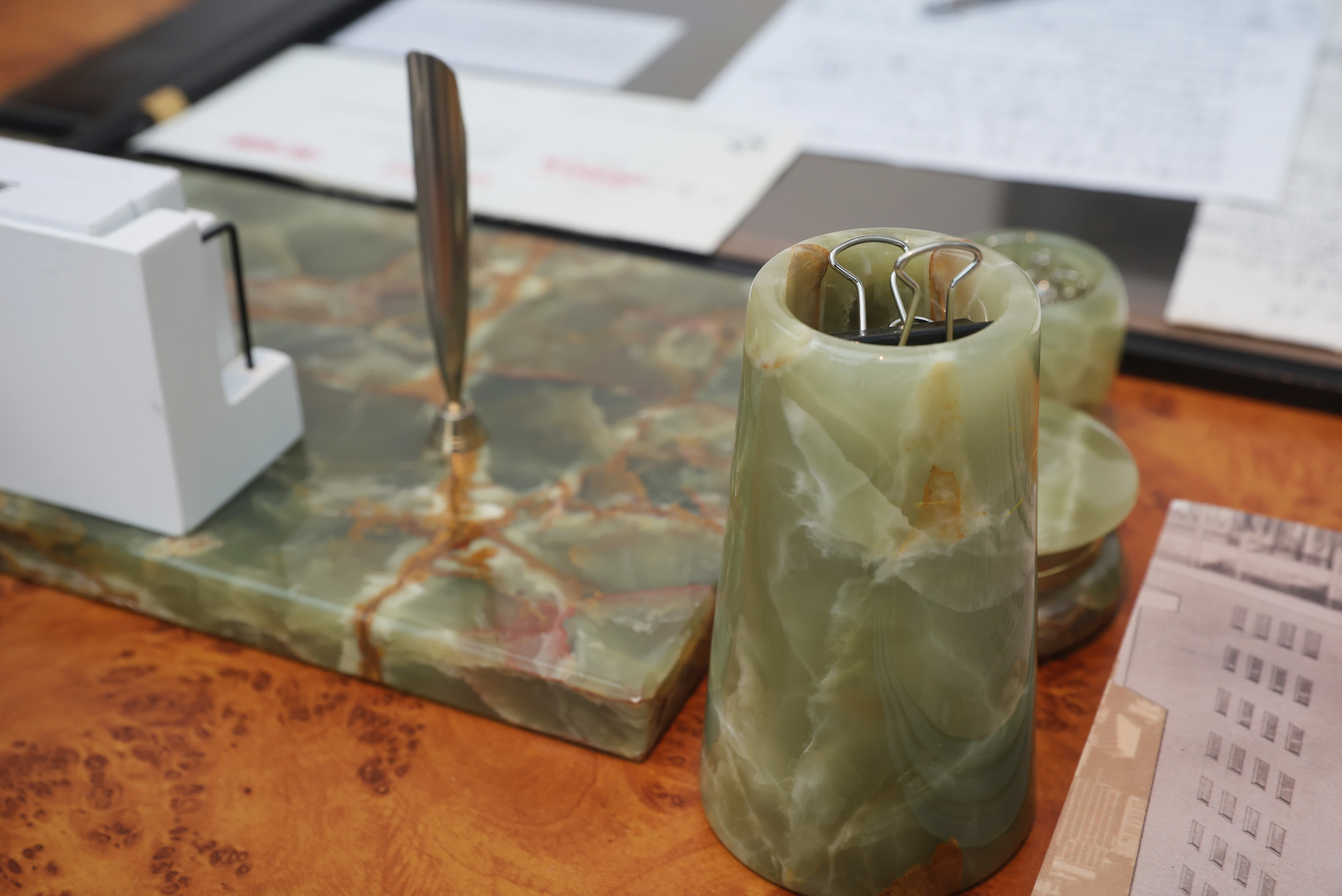 恒基地產舉辦《李兆基博士紀念展 — 和光同塵》，透過展覽緬懷李兆基博士傳奇的一生。 （香港文匯報記者郭木又攝）
