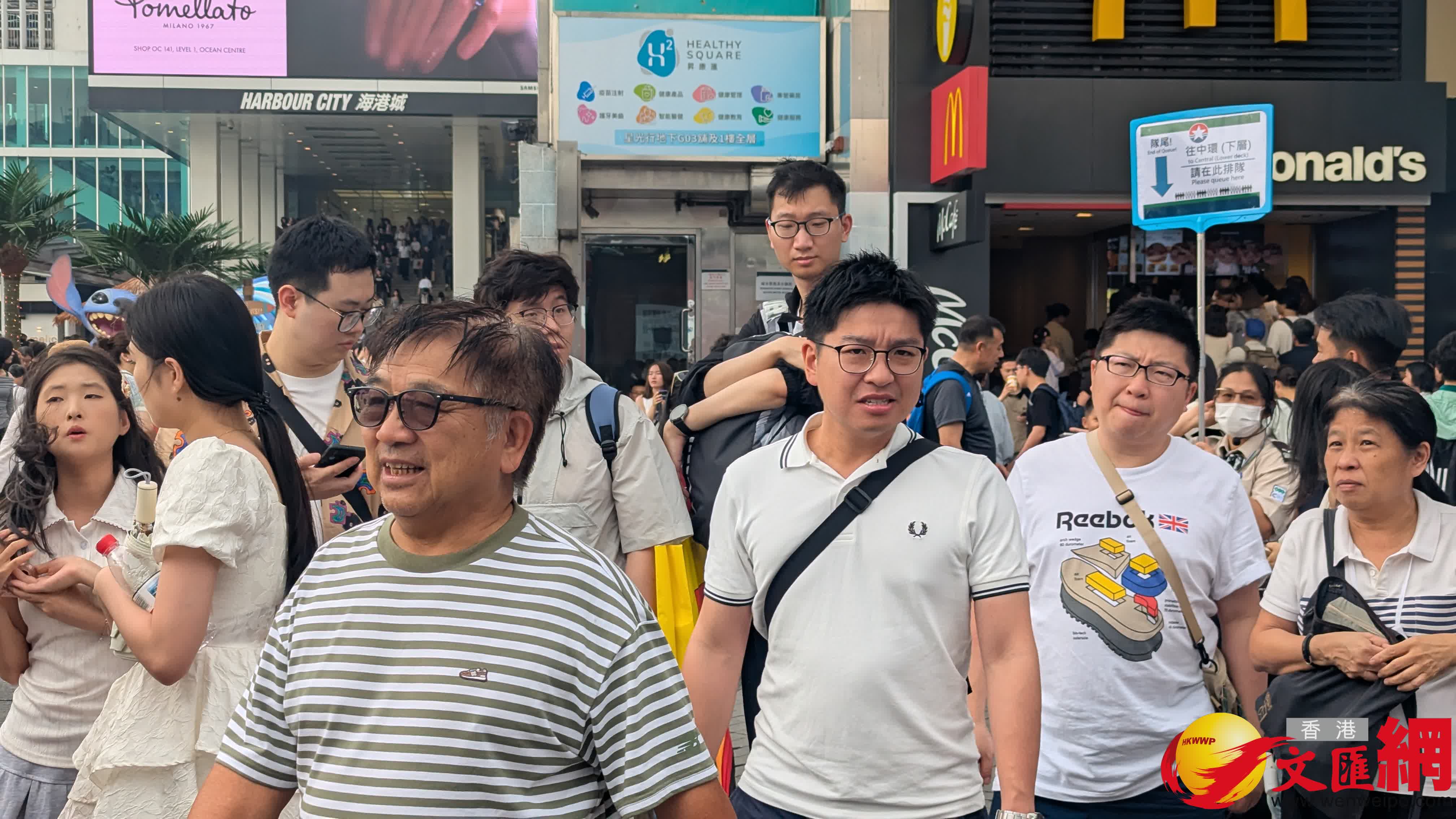 人流曾多到排到麥當勞位置。（香港文匯報記者萬霜靈 攝）