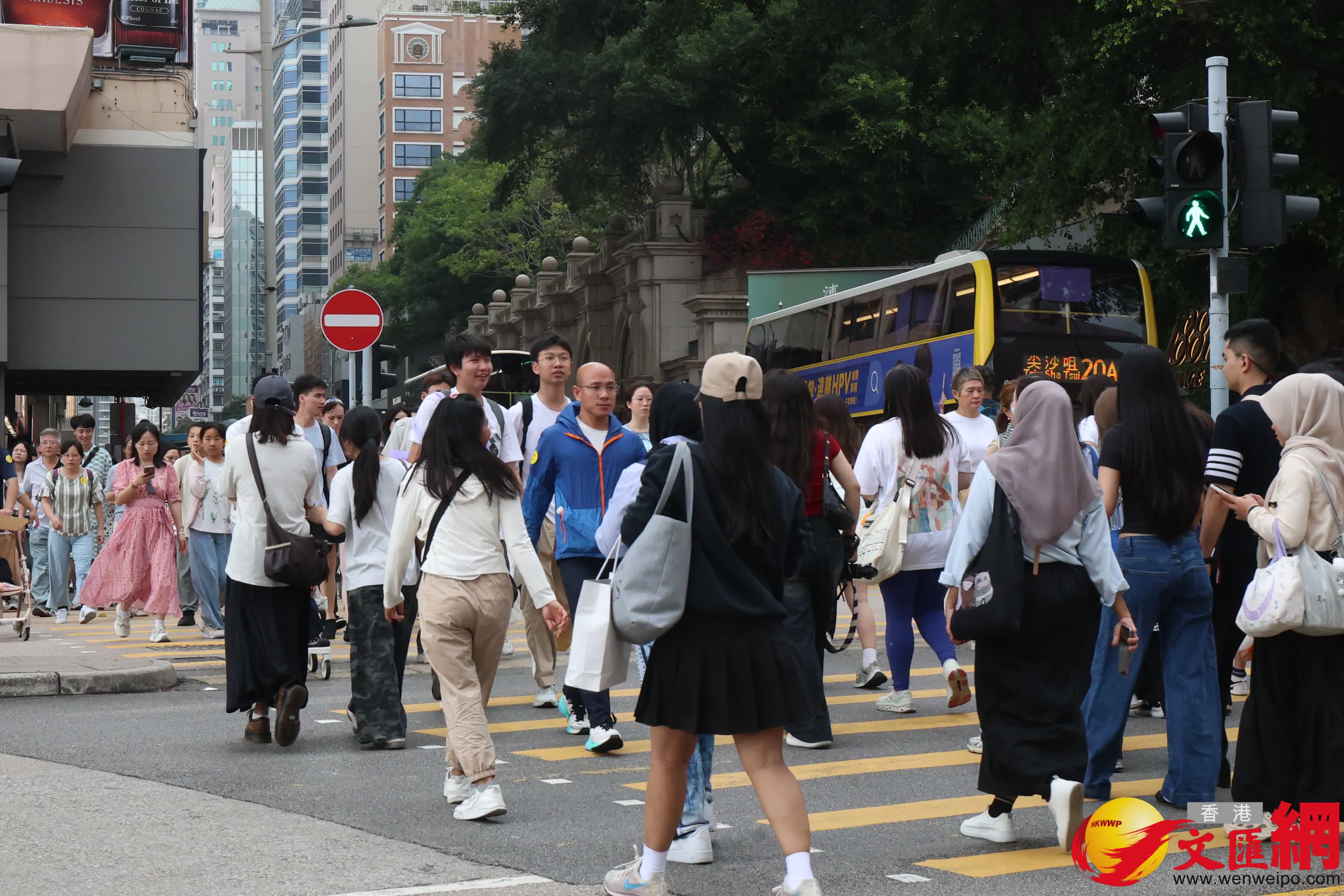 黃金周料490萬人次陸路進出香港。(香港文匯報記者萬霜靈 攝) 黃金周料490萬人次陸路進出香港。(香港文匯報記者萬霜靈 攝)