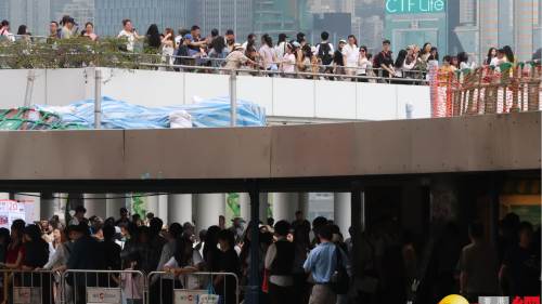 五一黃金周首日迎客流高峰