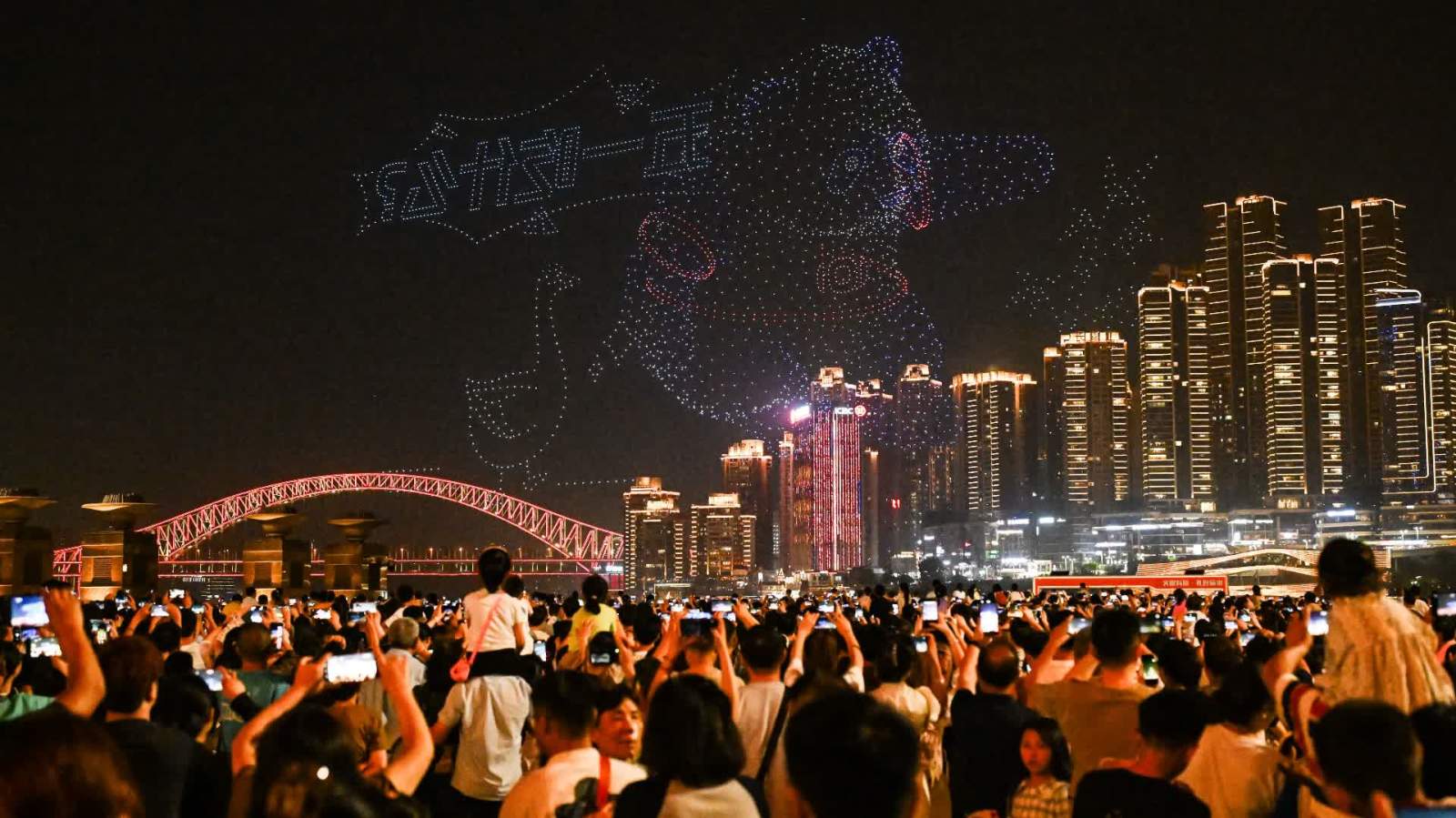 山水之城引客來(lái)