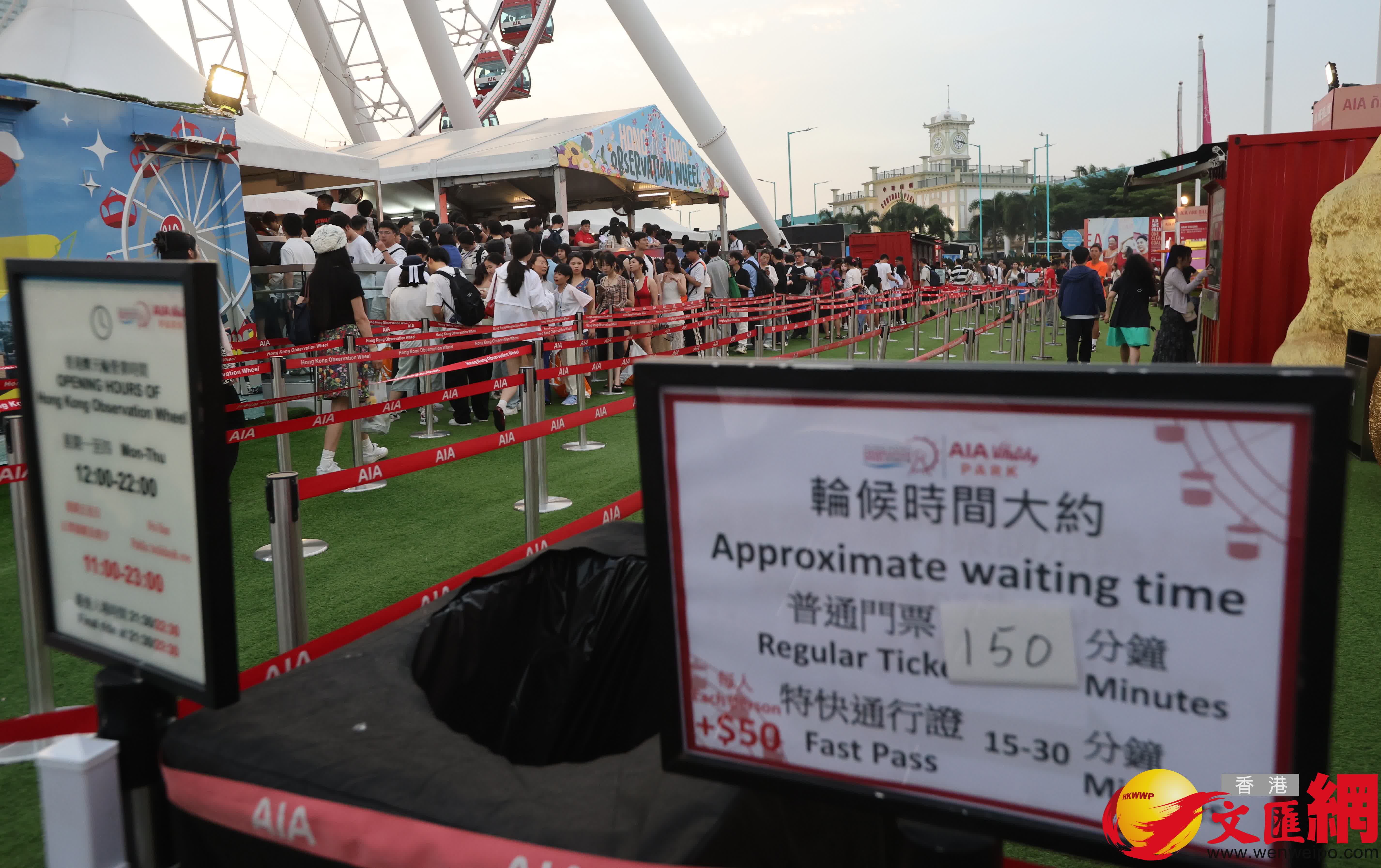 五一黃金周,中區吸引大批旅客旅遊打卡。(香港文匯報記者曾興偉 攝) 五一黃金周,中區吸引大批旅客旅遊打卡。(香港文匯報記者曾興偉 攝)