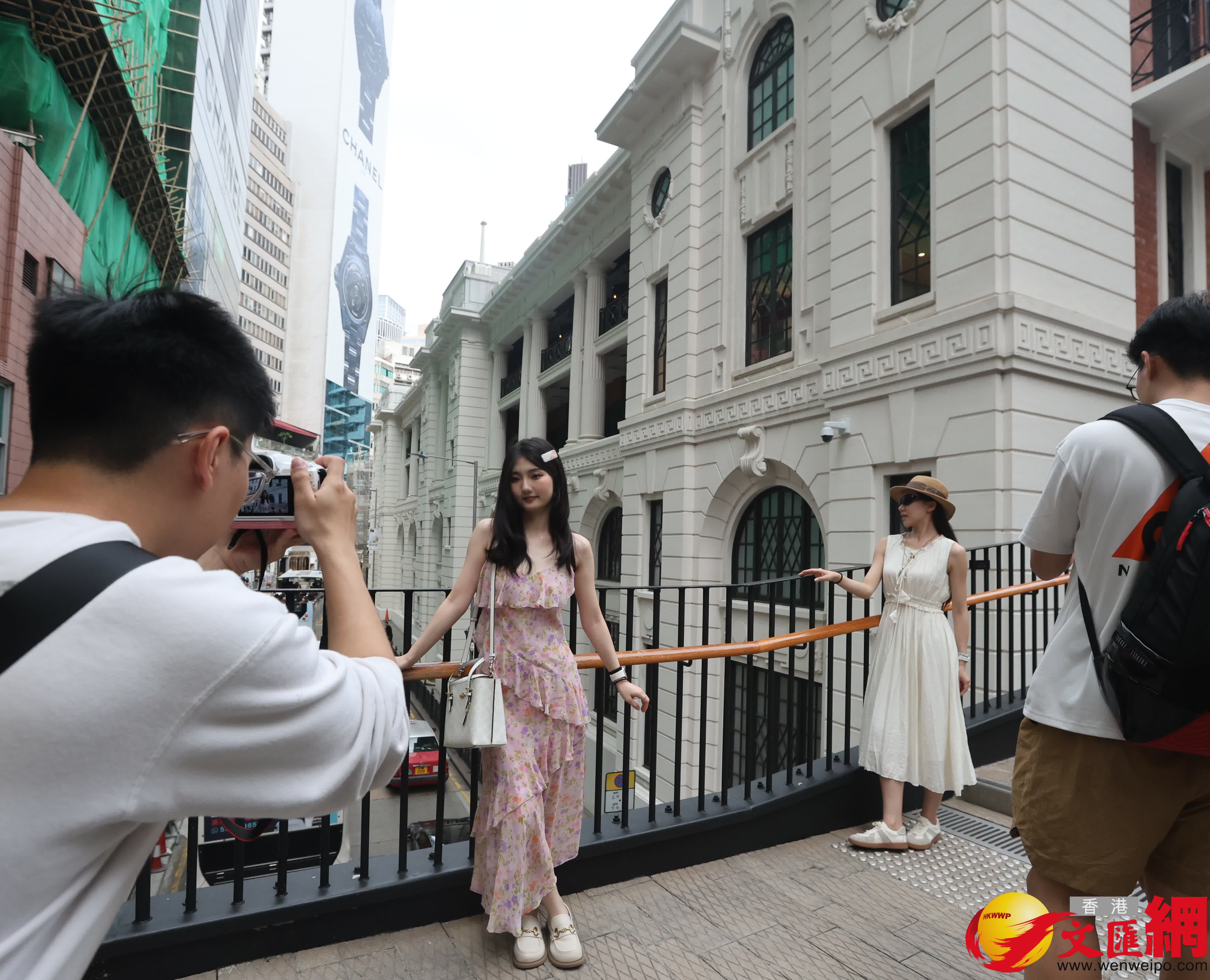 五一黃金周,中區吸引大批旅客旅遊打卡。(香港文匯報記者曾興偉 攝) 五一黃金周,中區吸引大批旅客旅遊打卡。(香港文匯報記者曾興偉 攝)