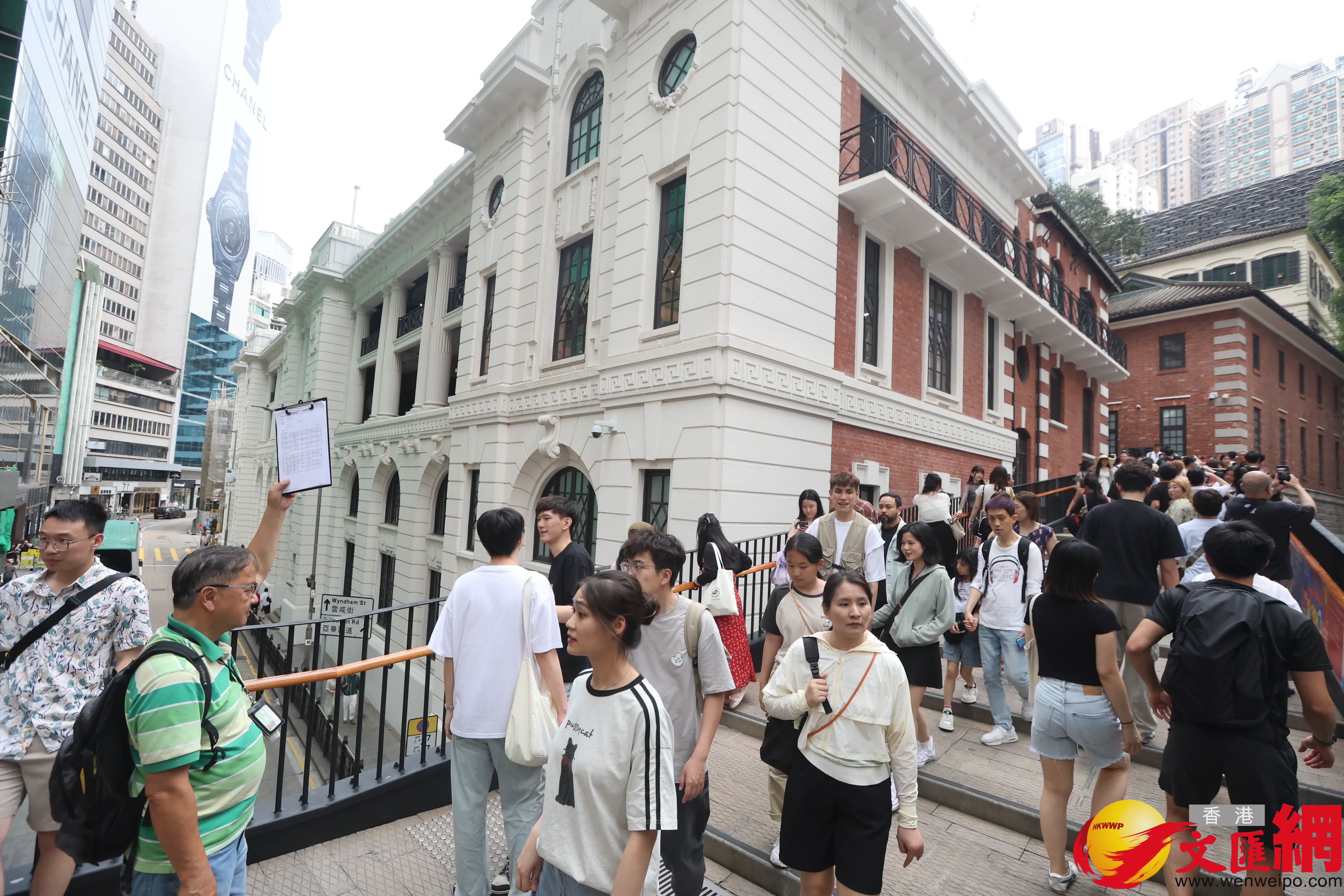 五一黃金周,中區吸引大批旅客旅遊打卡。(香港文匯報記者曾興偉 攝) 五一黃金周,中區吸引大批旅客旅遊打卡。(香港文匯報記者曾興偉 攝)