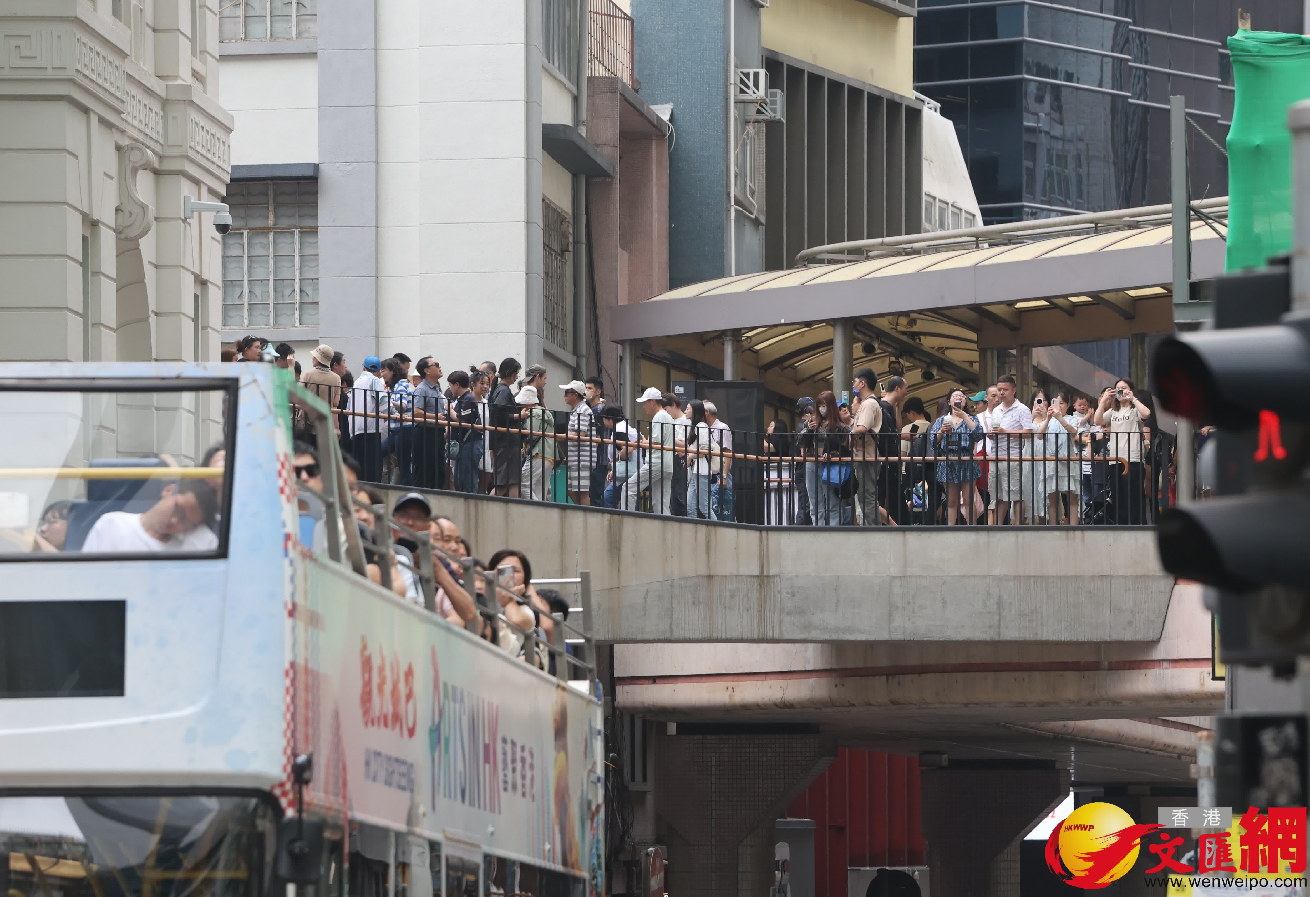 五一黃金周,中區吸引大批旅客旅遊打卡。(香港文匯報記者曾興偉 攝) 五一黃金周,中區吸引大批旅客旅遊打卡。(香港文匯報記者曾興偉 攝)