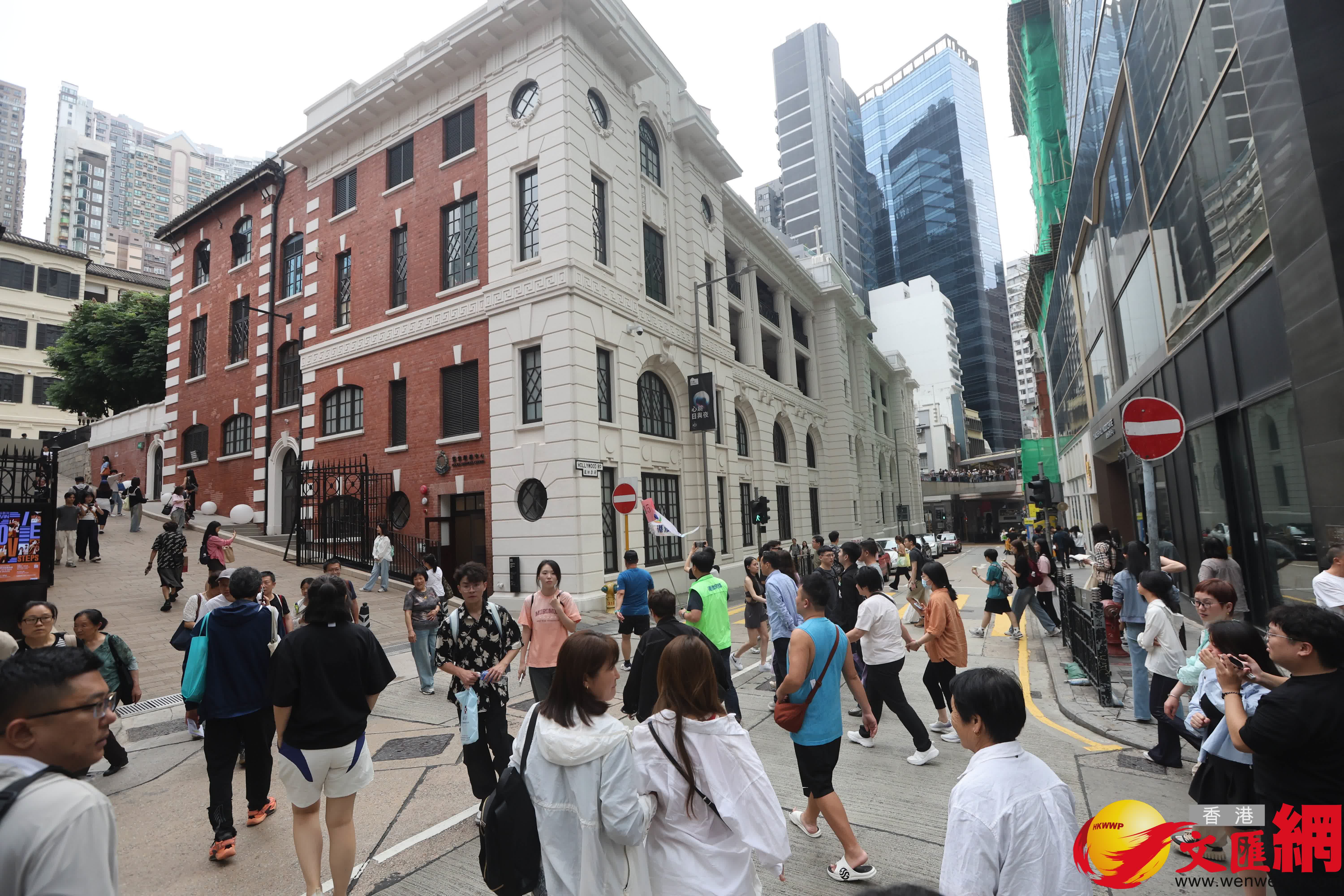 五一黃金周,中區吸引大批旅客旅遊打卡。(香港文匯報記者曾興偉 攝) 五一黃金周,中區吸引大批旅客旅遊打卡。(香港文匯報記者曾興偉 攝)
