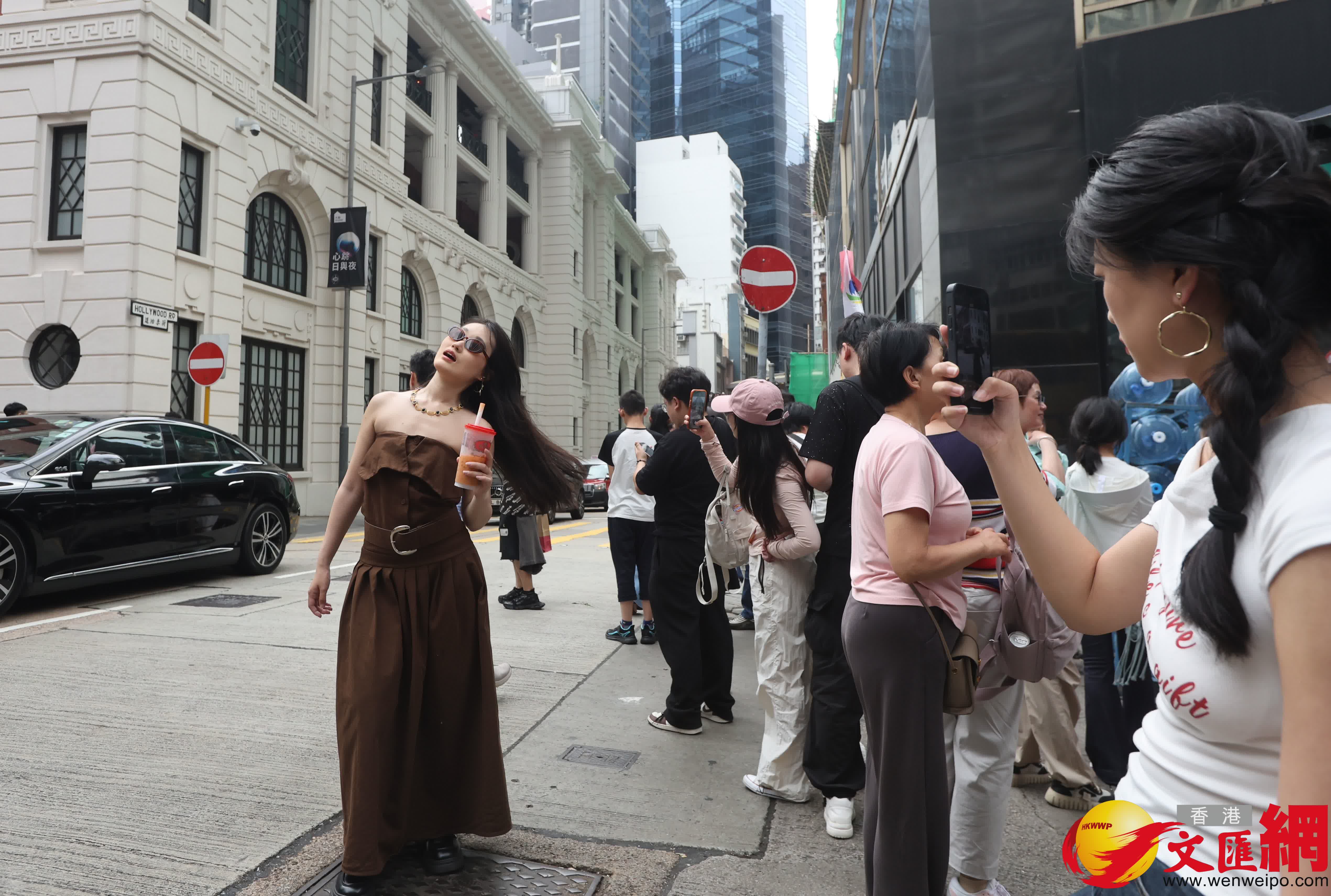 五一黃金周,中區吸引大批旅客旅遊打卡。(香港文匯報記者曾興偉 攝) 五一黃金周,中區吸引大批旅客旅遊打卡。(香港文匯報記者曾興偉 攝)