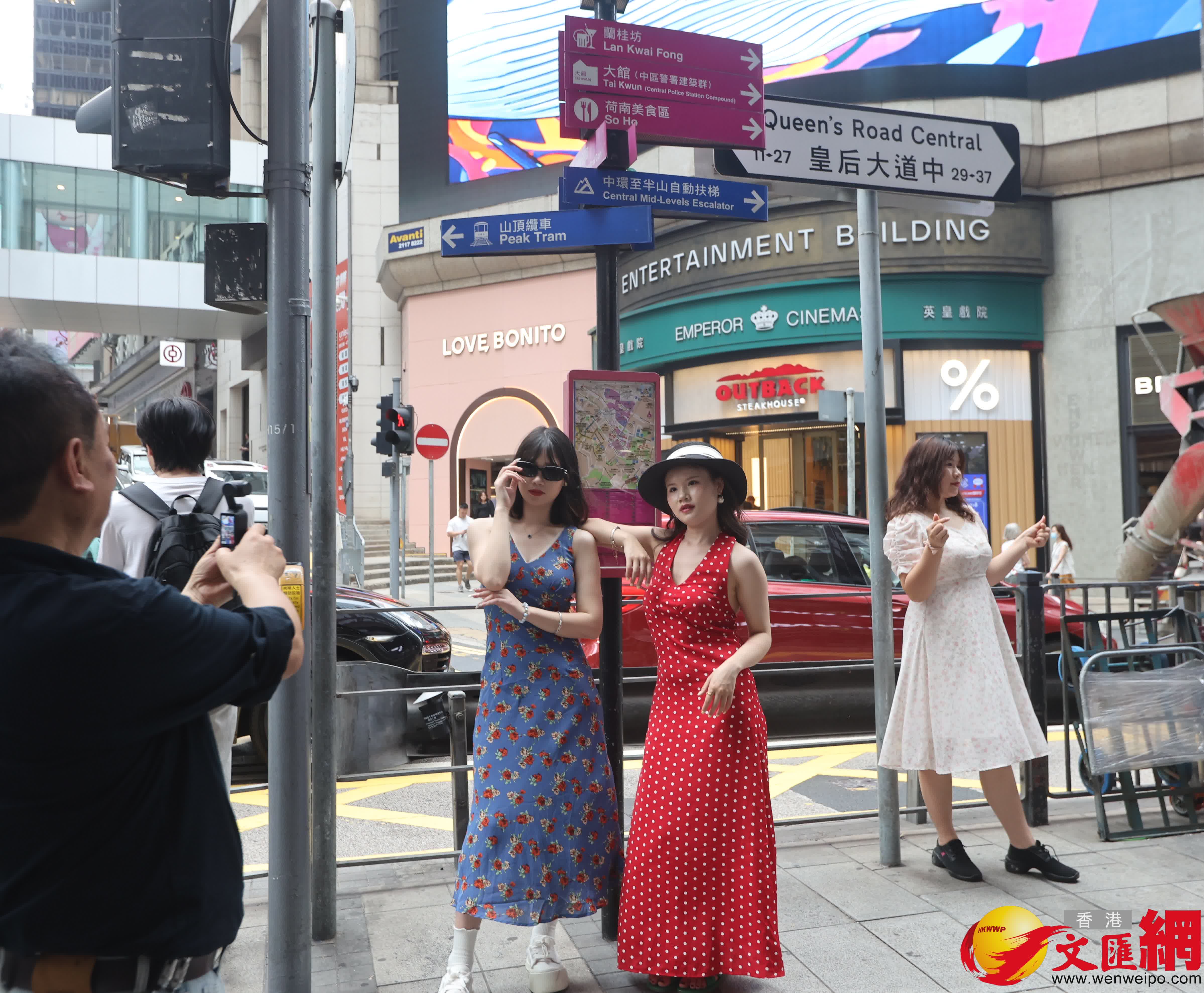五一黃金周,中區吸引大批旅客旅遊打卡。(香港文匯報記者曾興偉 攝) 五一黃金周,中區吸引大批旅客旅遊打卡。(香港文匯報記者曾興偉 攝)