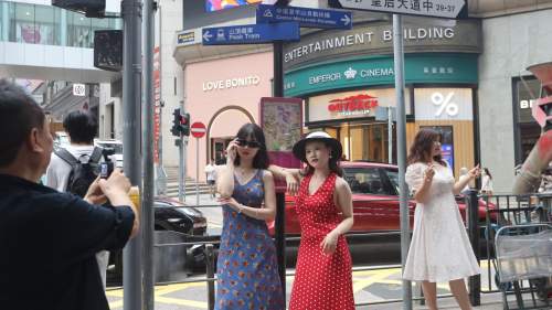 五一黃金周圖輯│旅客訪港熱潮持續高漲 旅遊「打卡」熱點人頭湧湧