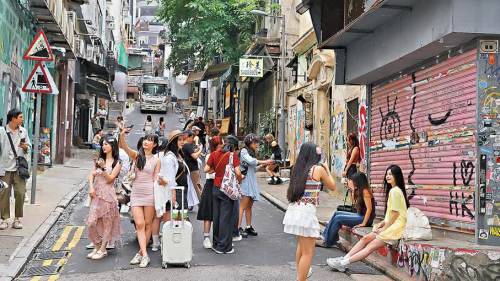 五一各口岸「大塞車」！大批旅客擠爆落馬洲　網絡一度癱瘓