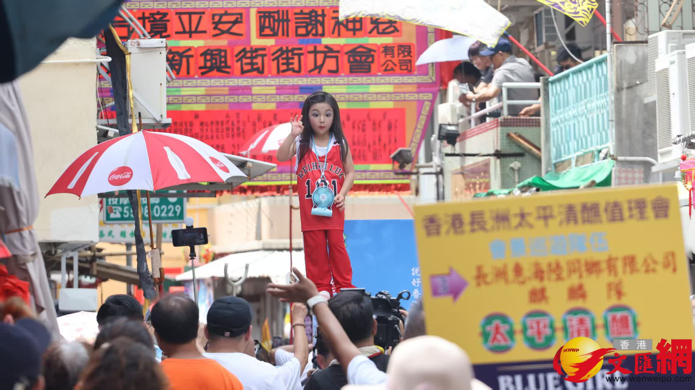 長洲飄色2025。(香港文匯報記者黃艾力攝) 長洲飄色2025。(香港文匯報記者黃艾力攝)