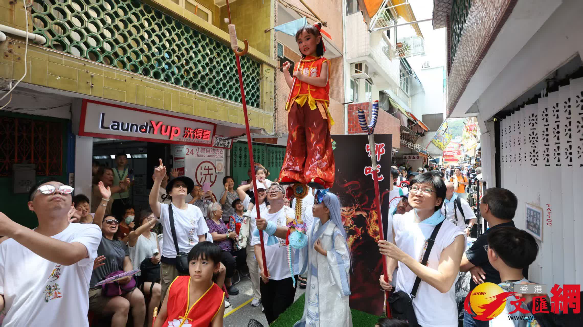 長洲飄色2025。(香港文匯報記者黃艾力攝) 長洲飄色2025。(香港文匯報記者黃艾力攝)