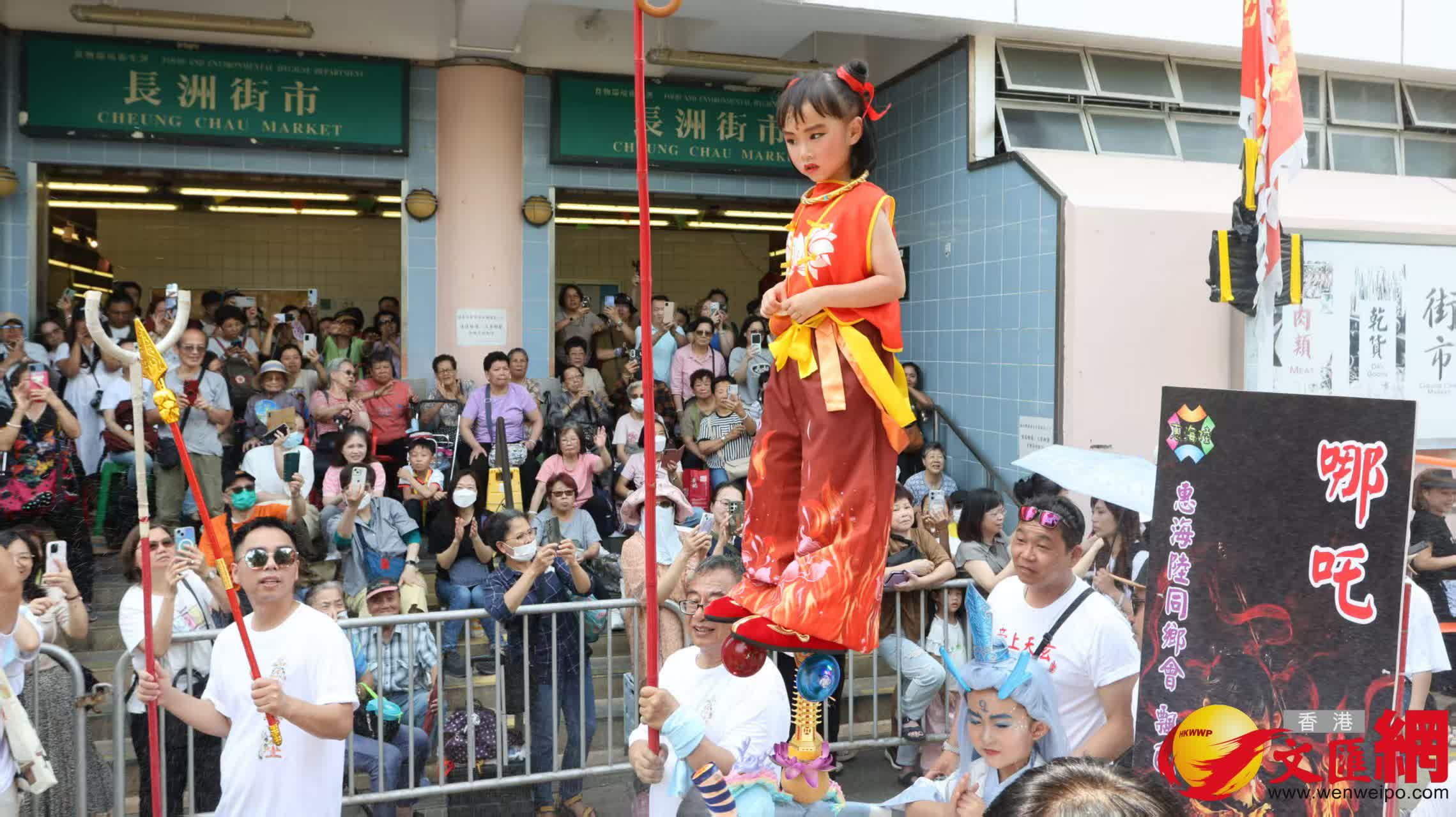 長洲飄色2025。(香港文匯報記者黃艾力攝) 長洲飄色2025。(香港文匯報記者黃艾力攝)