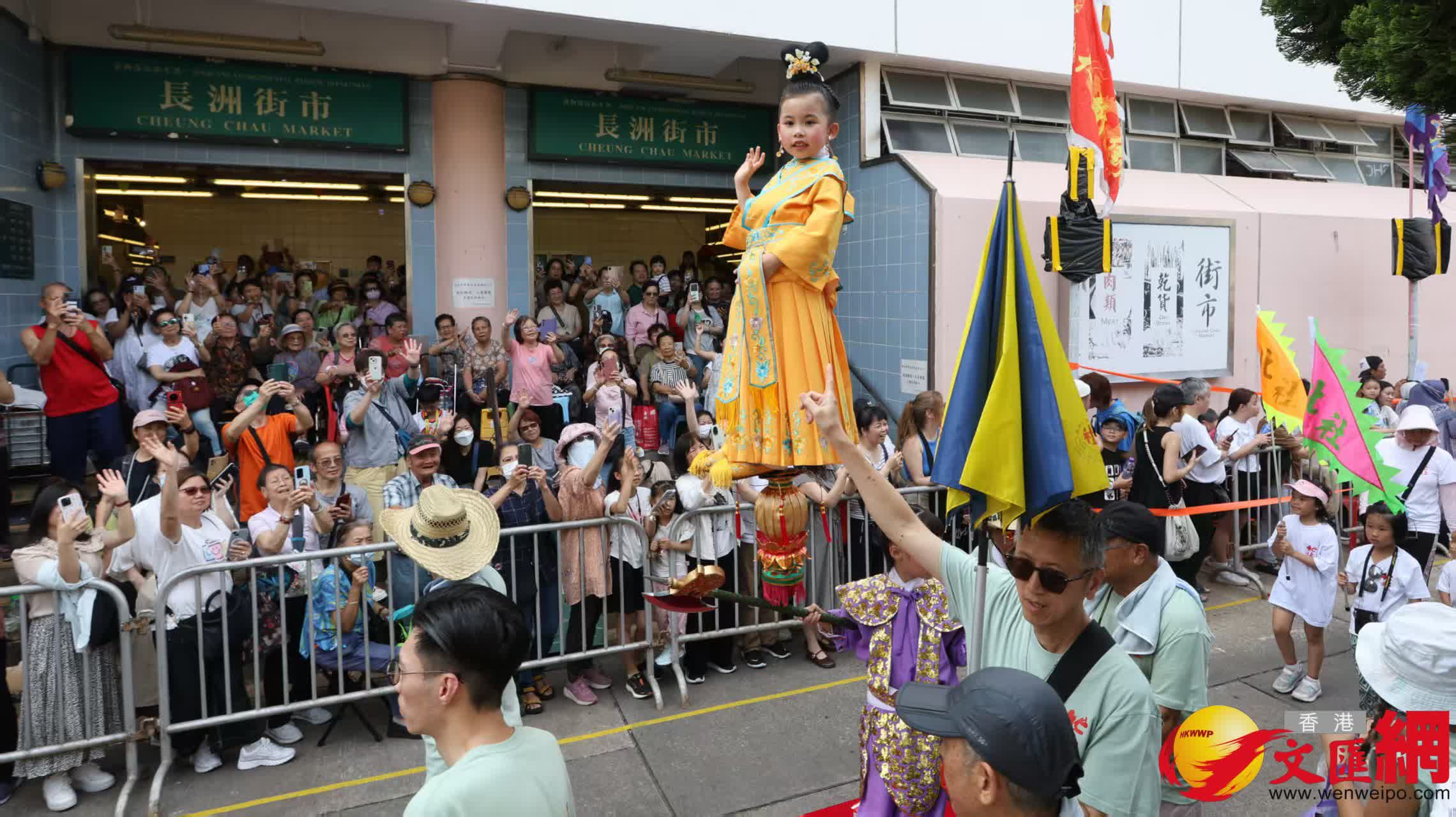 長洲飄色2025。(香港文匯報記者黃艾力攝) 長洲飄色2025。(香港文匯報記者黃艾力攝)