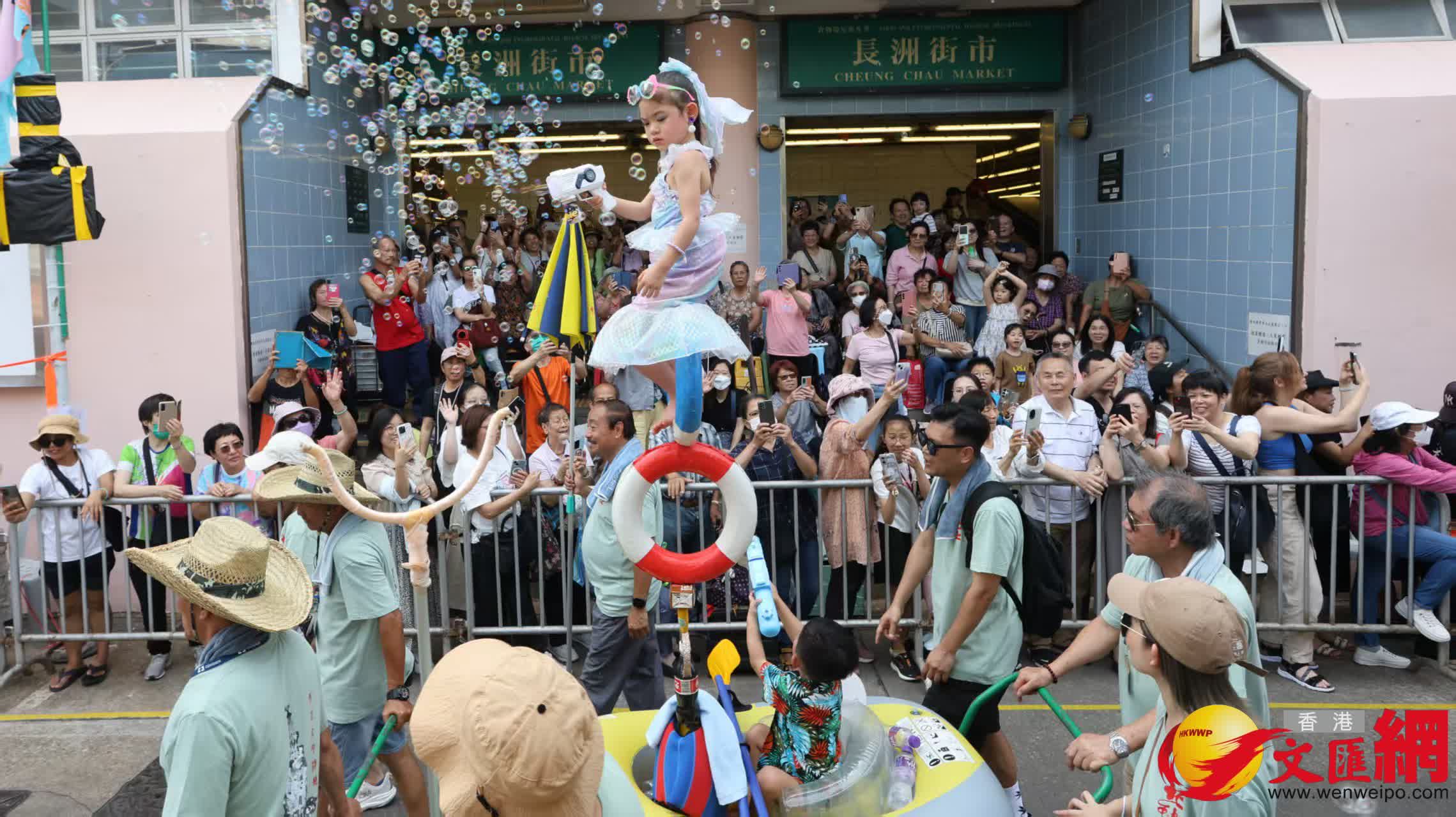 長洲飄色2025。(香港文匯報記者黃艾力攝) 長洲飄色2025。(香港文匯報記者黃艾力攝)