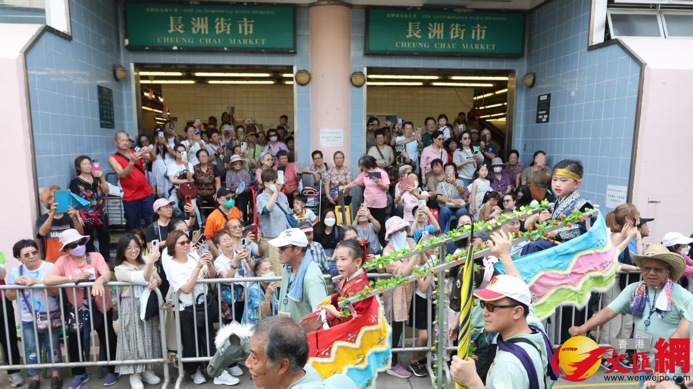 長洲飄色2025。(香港文匯報記者黃艾力攝) 長洲飄色2025。(香港文匯報記者黃艾力攝)