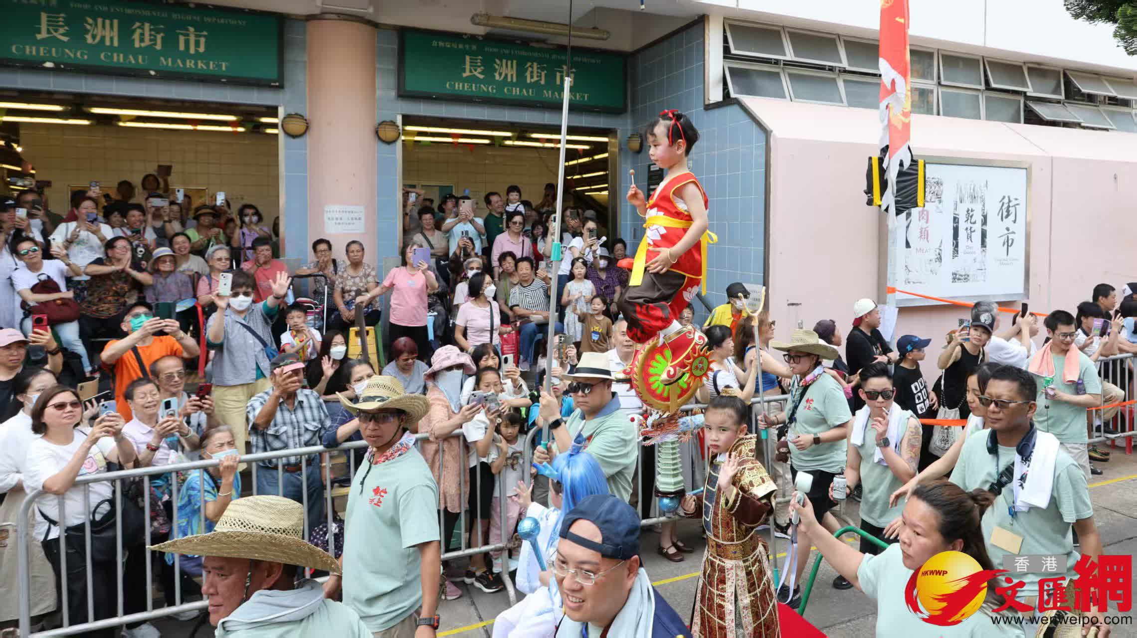 長洲飄色2025。(香港文匯報記者黃艾力攝) 長洲飄色2025。(香港文匯報記者黃艾力攝)
