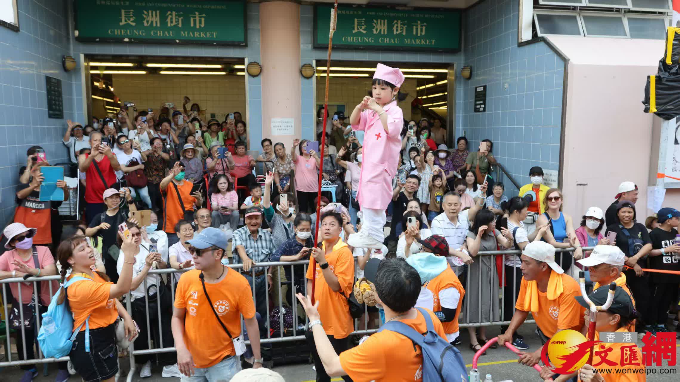 長洲飄色2025。(香港文匯報記者黃艾力攝) 長洲飄色2025。(香港文匯報記者黃艾力攝)