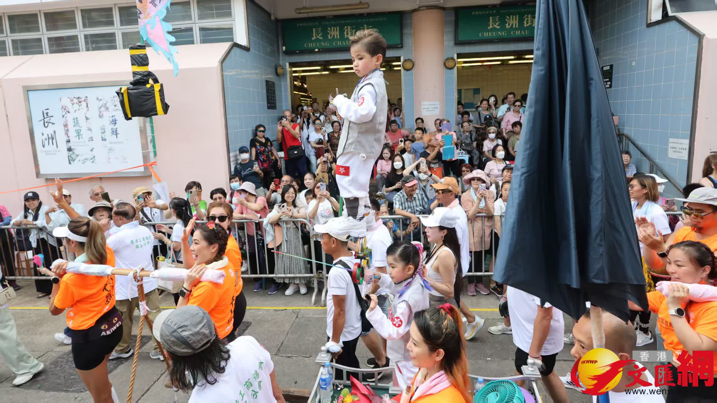長洲飄色2025。(香港文匯報記者黃艾力攝) 長洲飄色2025。(香港文匯報記者黃艾力攝)