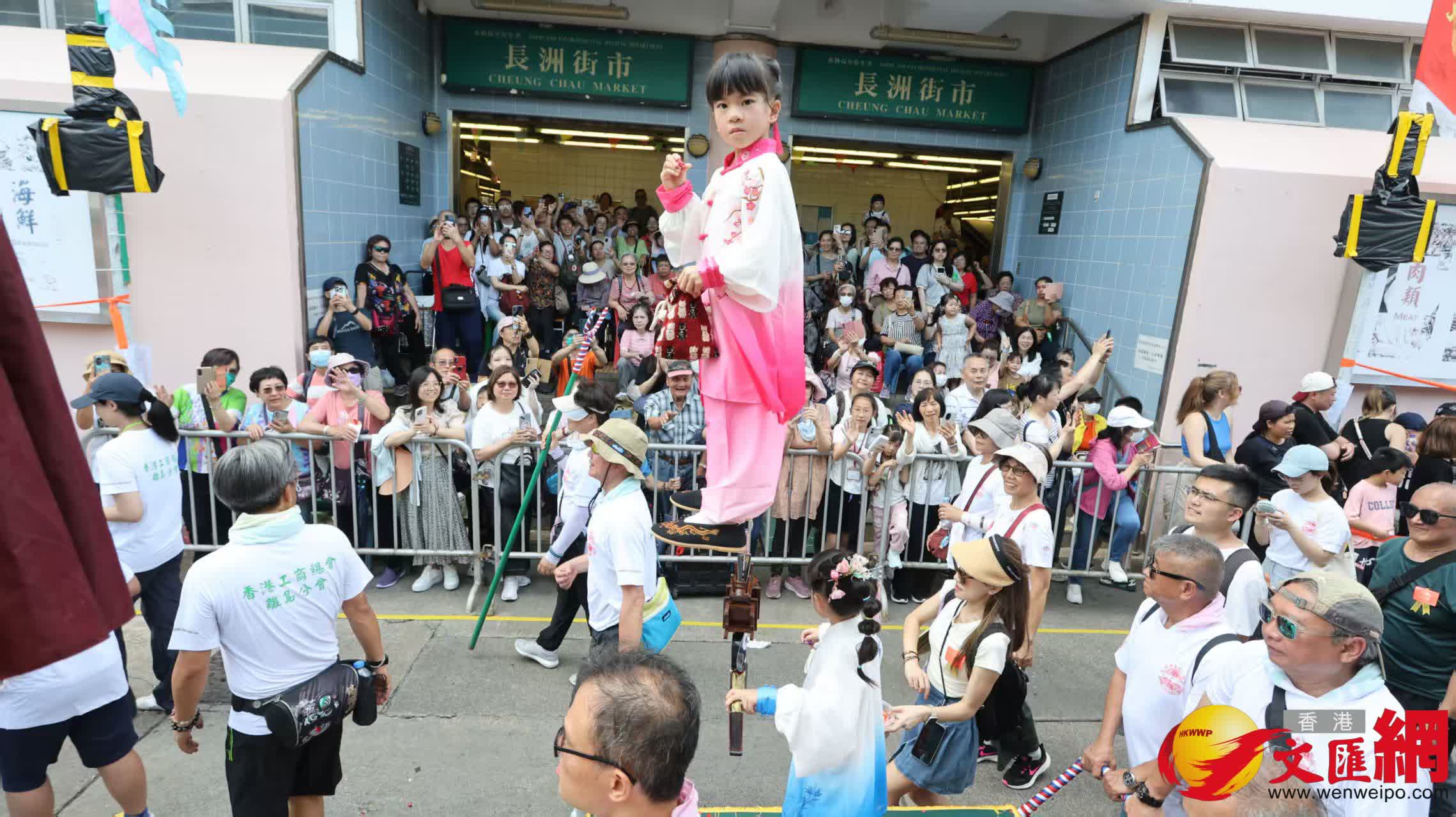 長洲飄色2025。(香港文匯報記者黃艾力攝) 長洲飄色2025。(香港文匯報記者黃艾力攝)