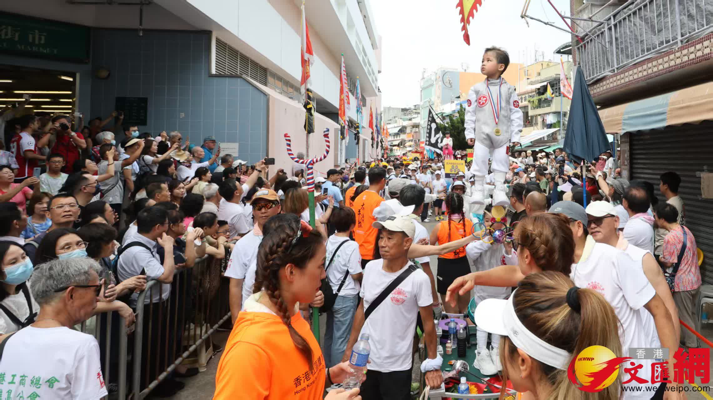 長洲飄色2025。(香港文匯報記者黃艾力攝) 長洲飄色2025。(香港文匯報記者黃艾力攝)