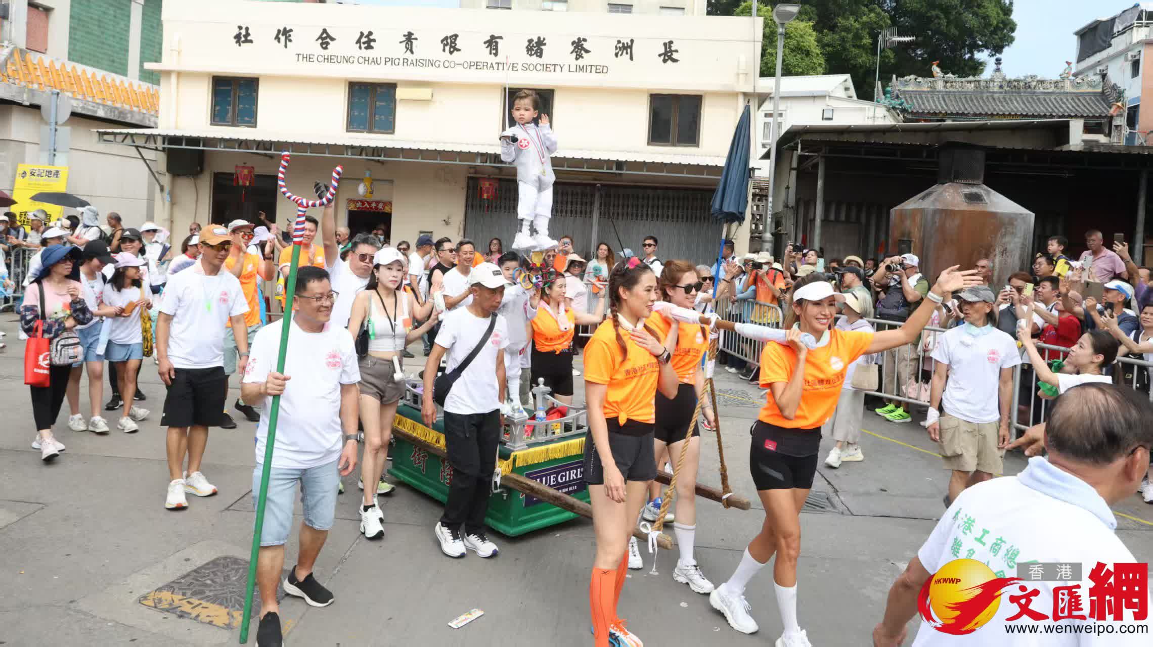 長洲飄色2025。(香港文匯報記者黃艾力攝) 長洲飄色2025。(香港文匯報記者黃艾力攝)