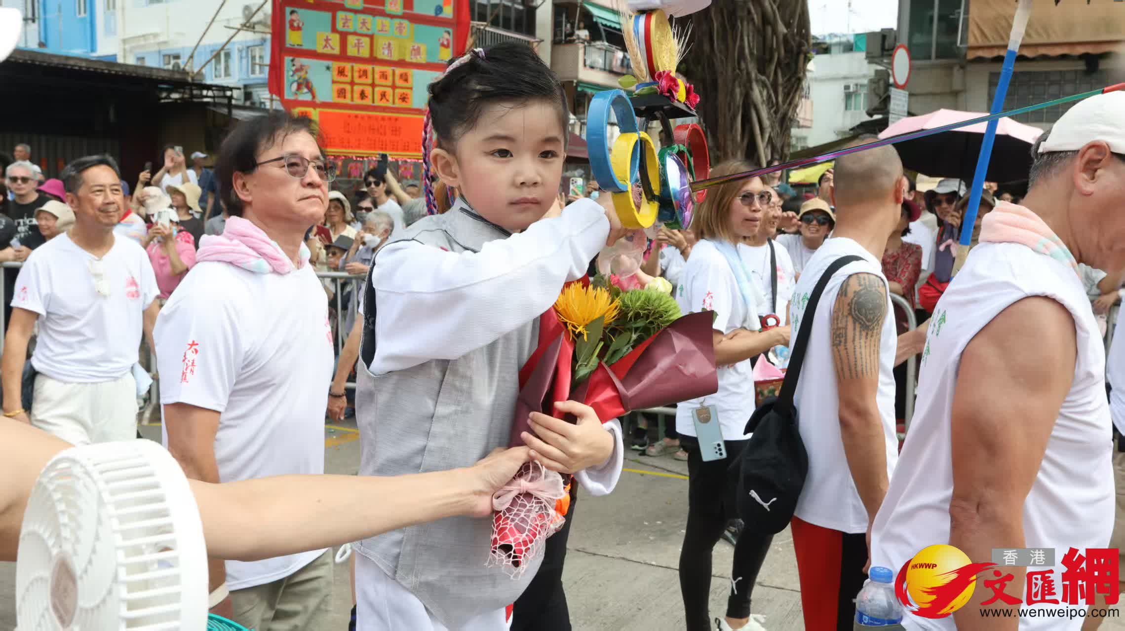 長洲飄色2025。(香港文匯報記者黃艾力攝) 長洲飄色2025。(香港文匯報記者黃艾力攝)