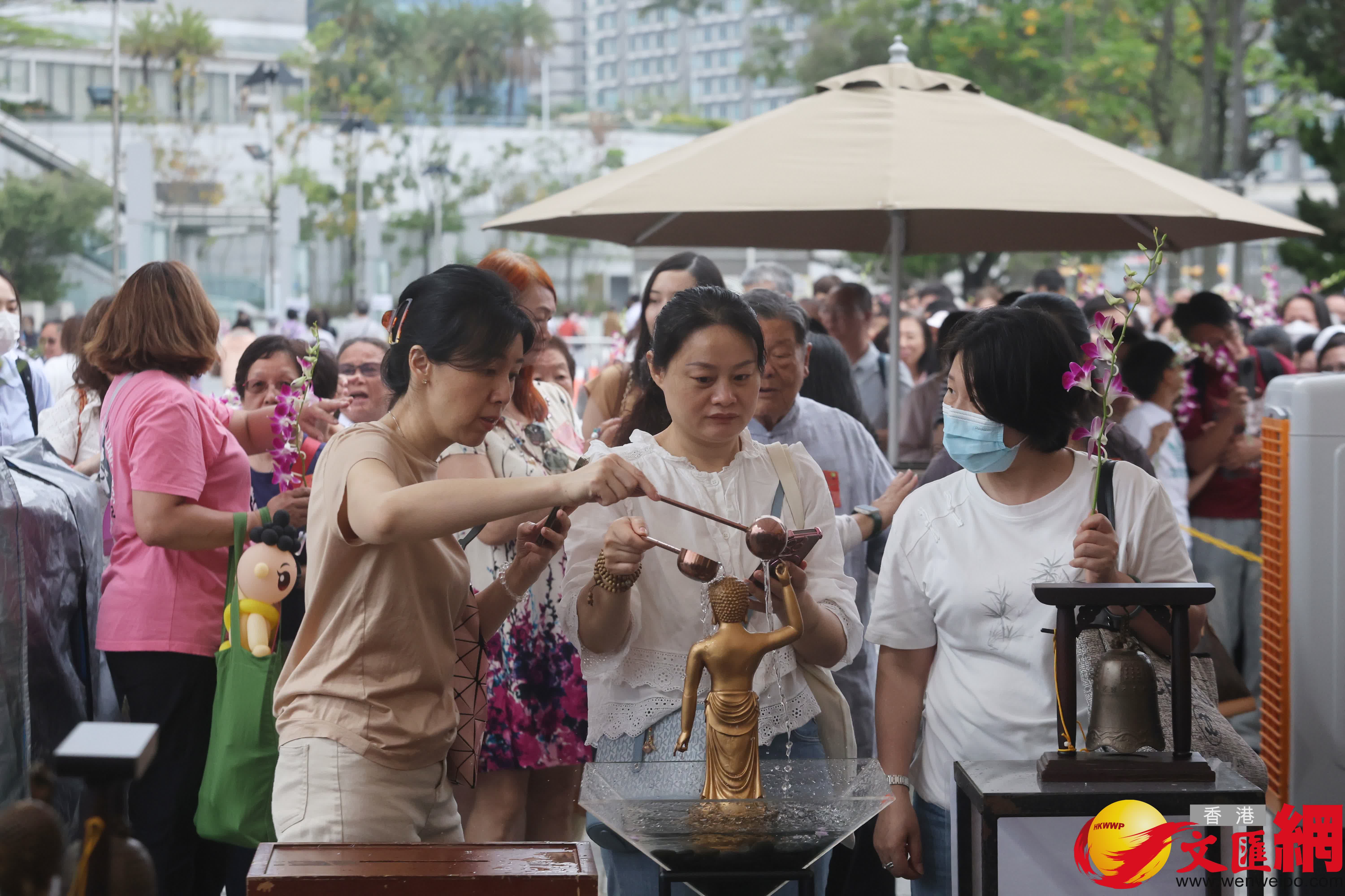 佛誕節吉祥大會。(香港文匯報記者郭木又攝) 佛誕節吉祥大會。(香港文匯報記者郭木又攝)