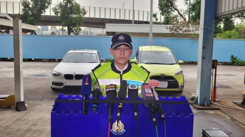 警方持續打擊網約白牌車  「放蛇」拘捕兩名司機、包括一名雙程證內地婦