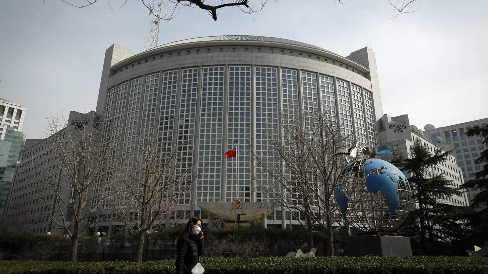 外交部發(fā)言人就印巴局勢升級答記者問