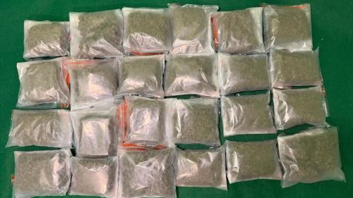 寄艙行李被檢獲13公斤懷疑大麻花　曼谷飛抵本港外籍男旅客被捕